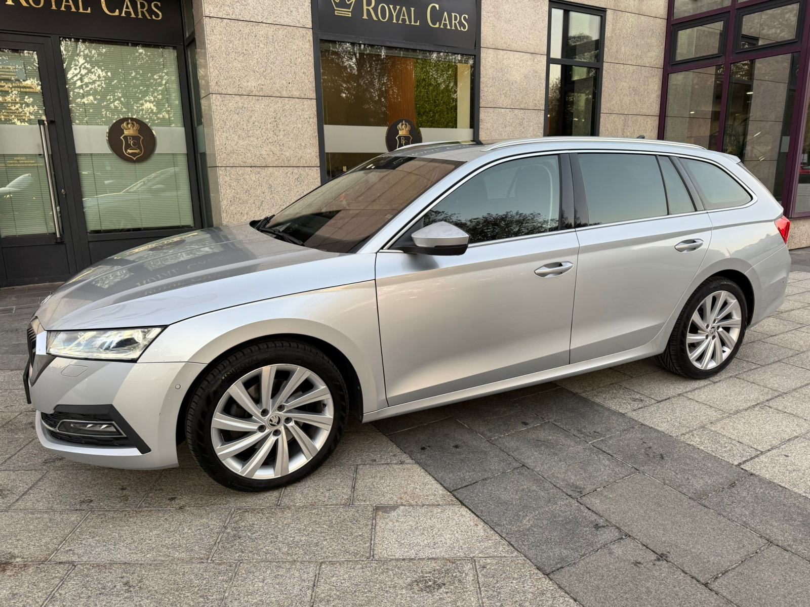 ŠKODA OCTAVIA COMBI - 2.0 TDI - 2021 GOD - FULL OPREMA - U PDVU!, fotografija 12