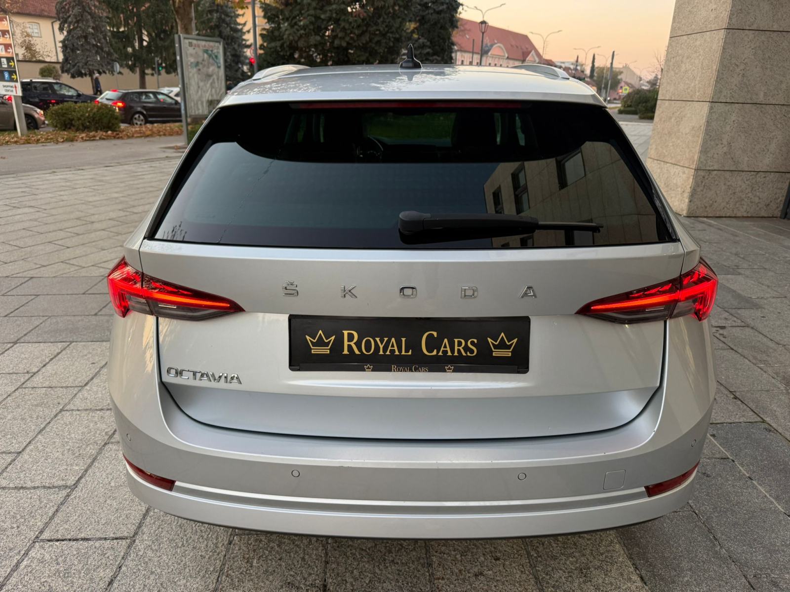 ŠKODA OCTAVIA COMBI - 2.0 TDI - 2021 GOD - FULL OPREMA - U PDVU!, fotografija 8