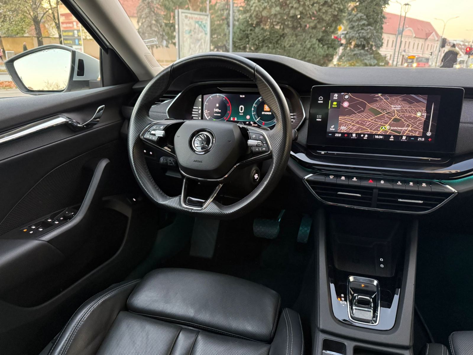 ŠKODA OCTAVIA COMBI - 2.0 TDI - 2021 GOD - FULL OPREMA - U PDVU!, fotografija 15
