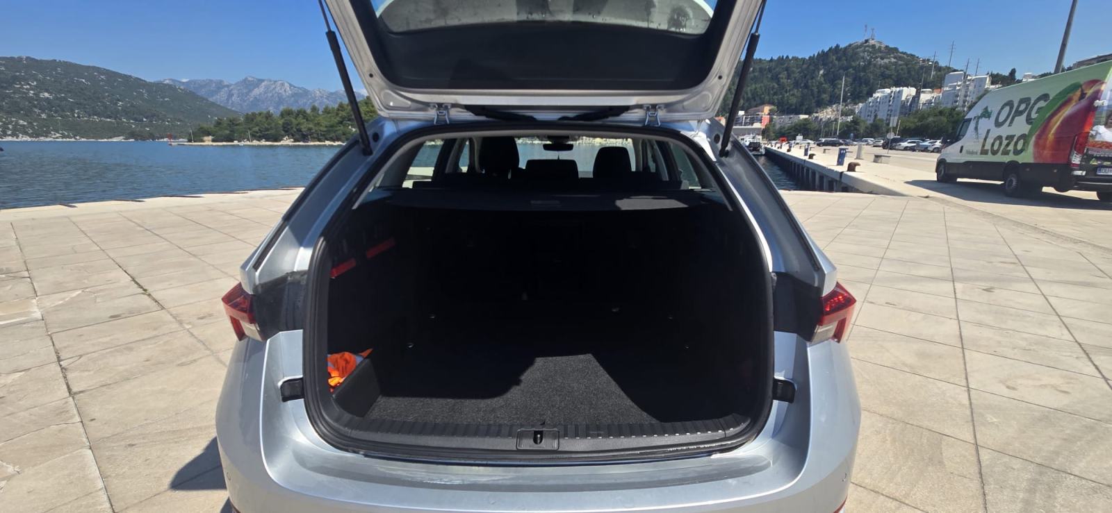 Škoda Octavia Combi 2,0 TDI Ambition DSG, fotografija 9
