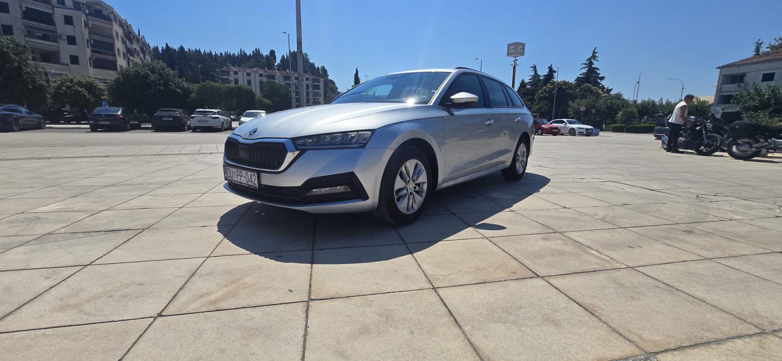 Škoda Octavia Combi 2,0 TDI Ambition DSG, fotografija 2