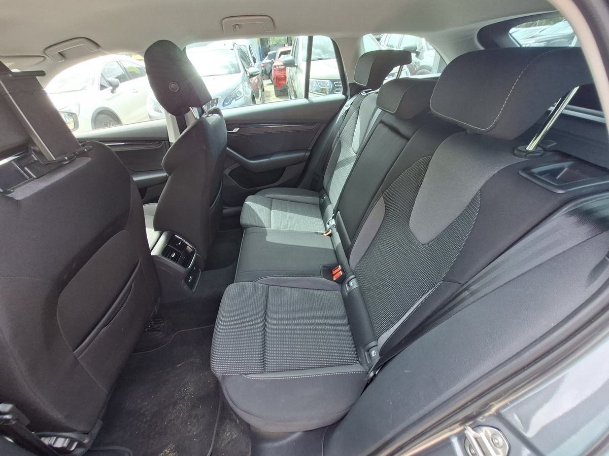 Škoda Octavia Combi 2,0 TDI Ambition DSG, fotografija 13