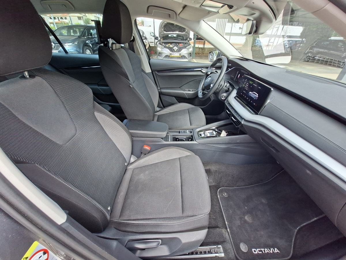 Škoda Octavia Combi 2,0 TDI Ambition DSG, fotografija 14