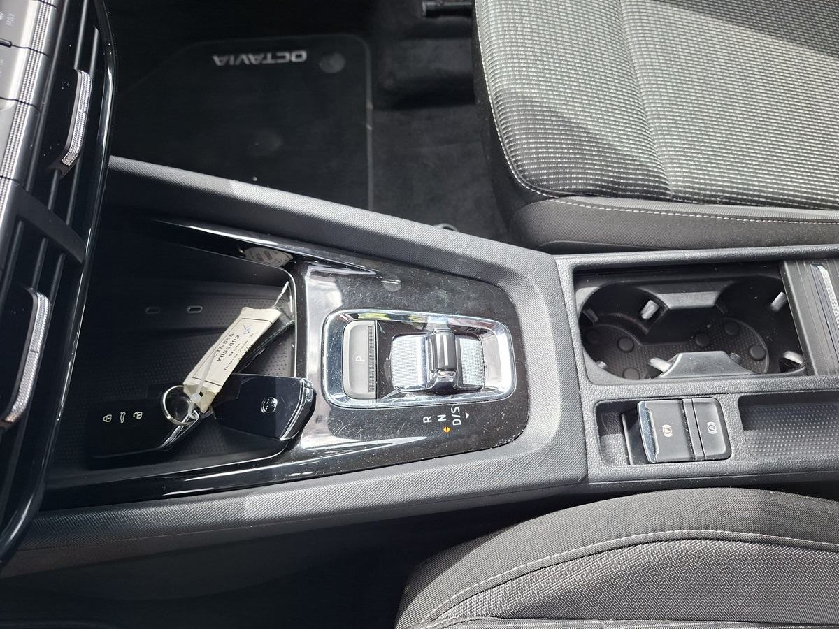Škoda Octavia Combi 2,0 TDI Ambition DSG, fotografija 15
