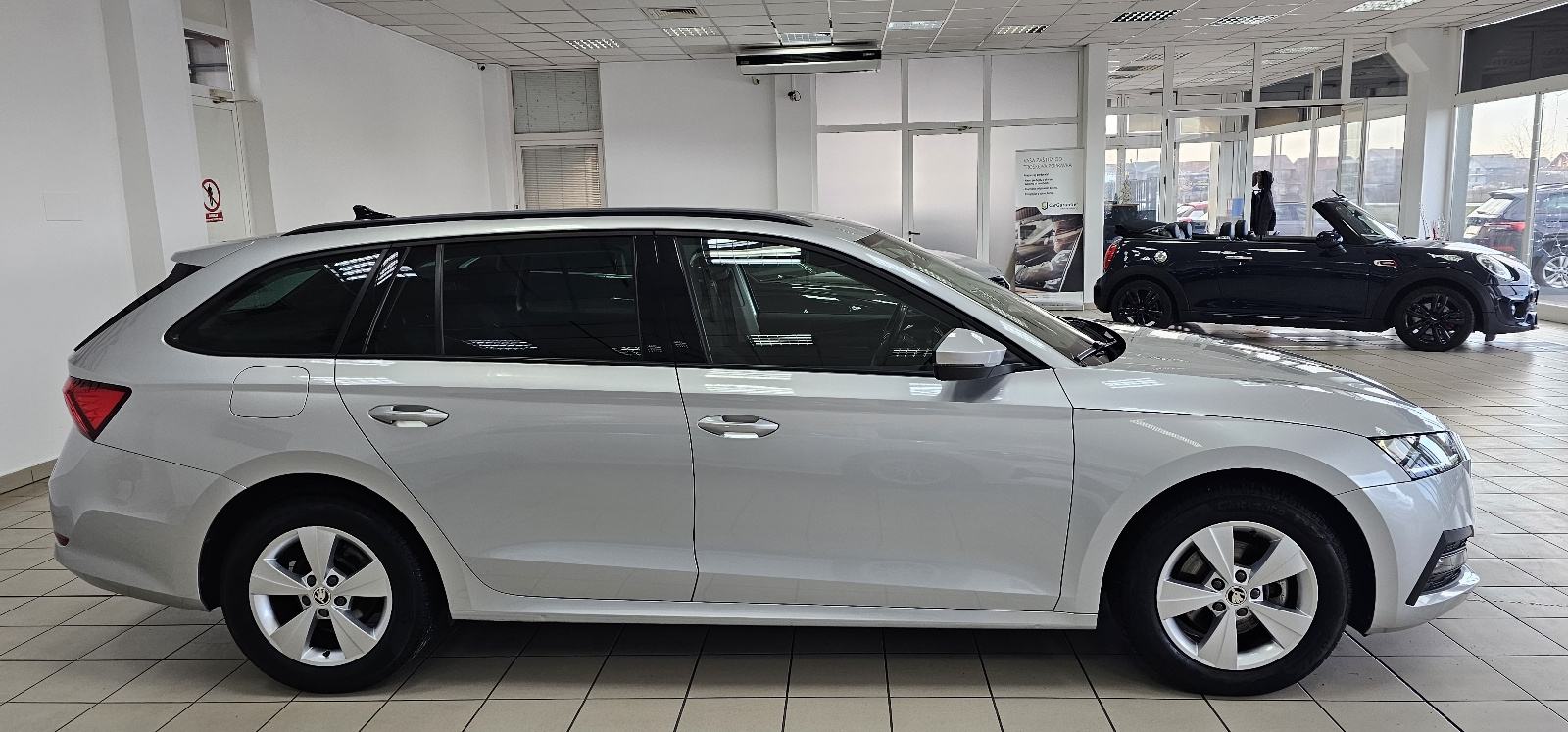 Škoda Octavia Combi 2,0 TDI automatik,LEASING DO 7g.BEZ UČEŠĆA, fotografija 5