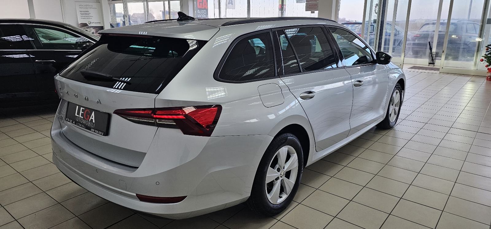 Škoda Octavia Combi 2,0 TDI automatik,LEASING DO 7g.BEZ UČEŠĆA, fotografija 4
