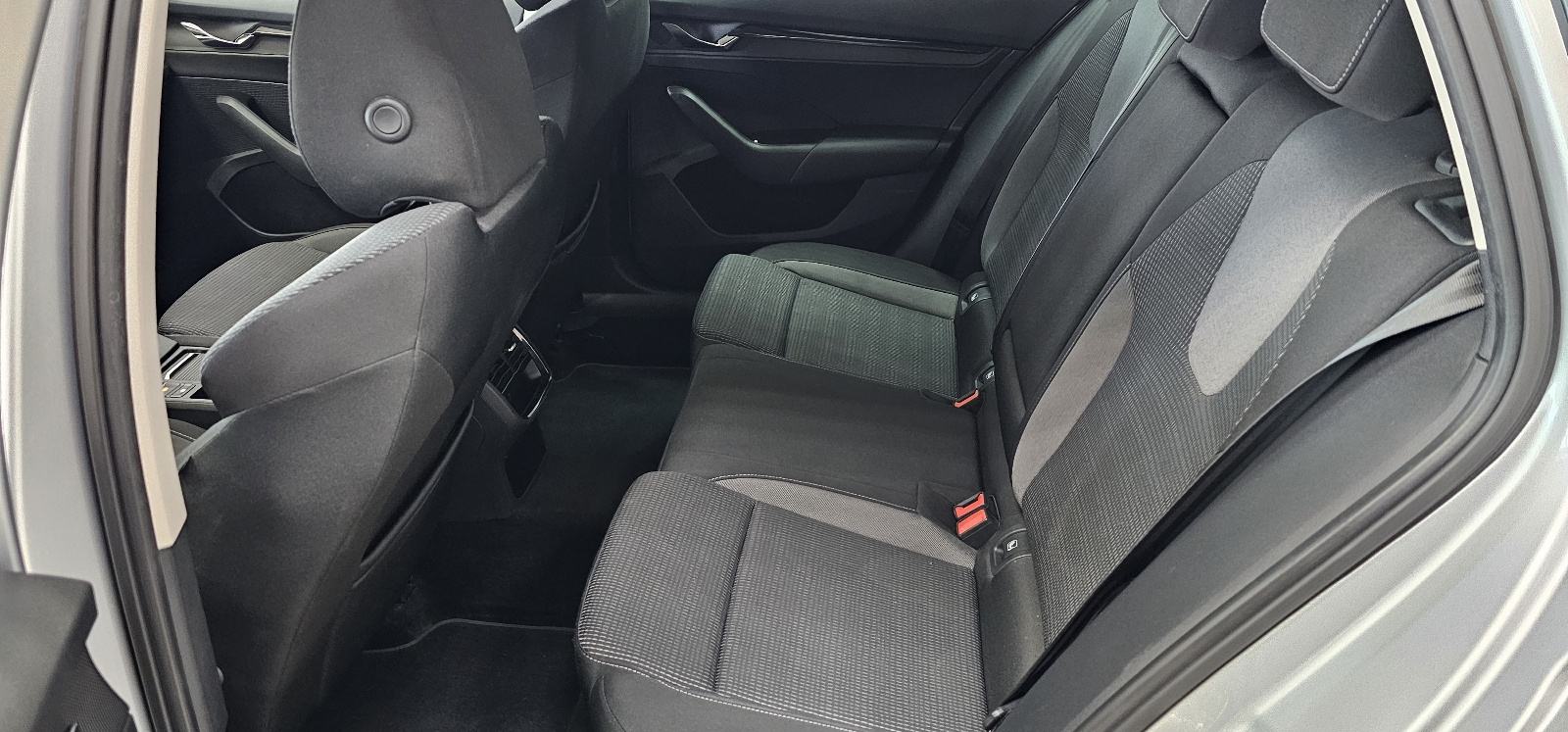 Škoda Octavia Combi 2,0 TDI automatik,LEASING DO 7g.BEZ UČEŠĆA, fotografija 12