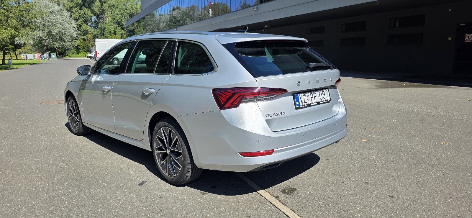 Škoda Octavia Combi 2,0 TDI automatik panorama, fotografija 3