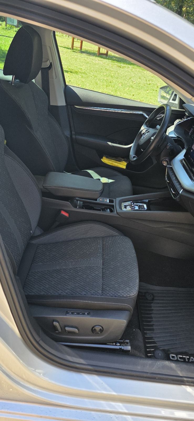Škoda Octavia Combi 2,0 TDI automatik panorama, fotografija 11