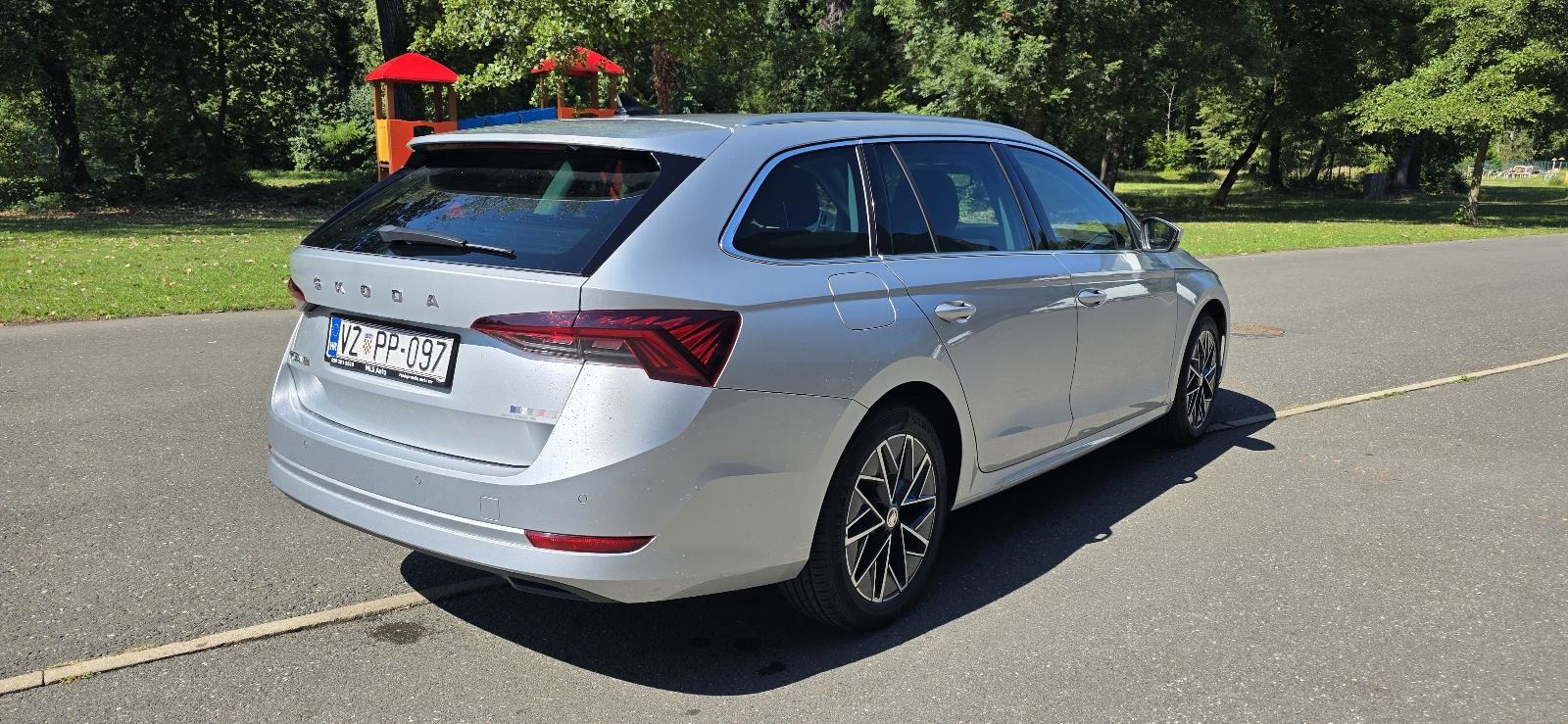 Škoda Octavia Combi 2,0 TDI automatik panorama, fotografija 4