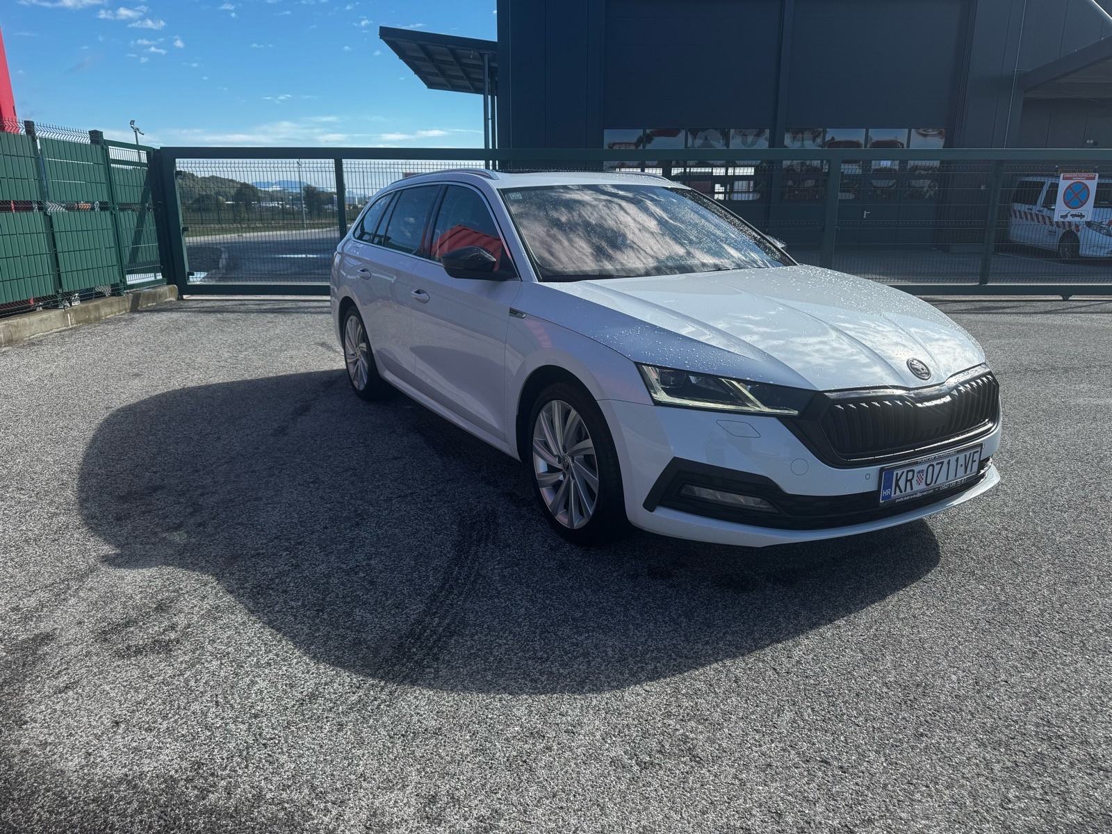 Škoda Octavia Combi 2,0 TDI automatik, fotografija 10