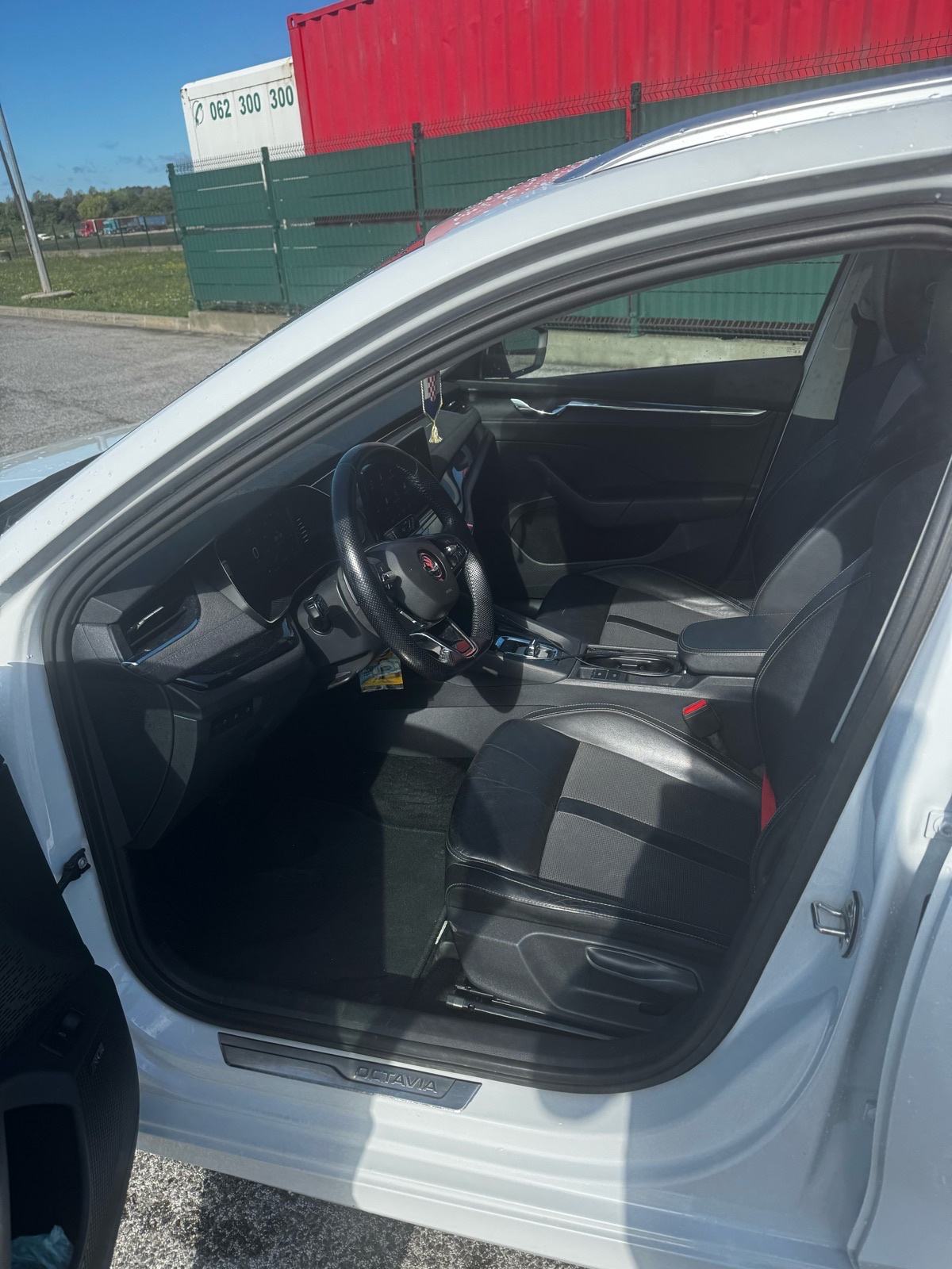 Škoda Octavia Combi 2,0 TDI automatik, fotografija 11