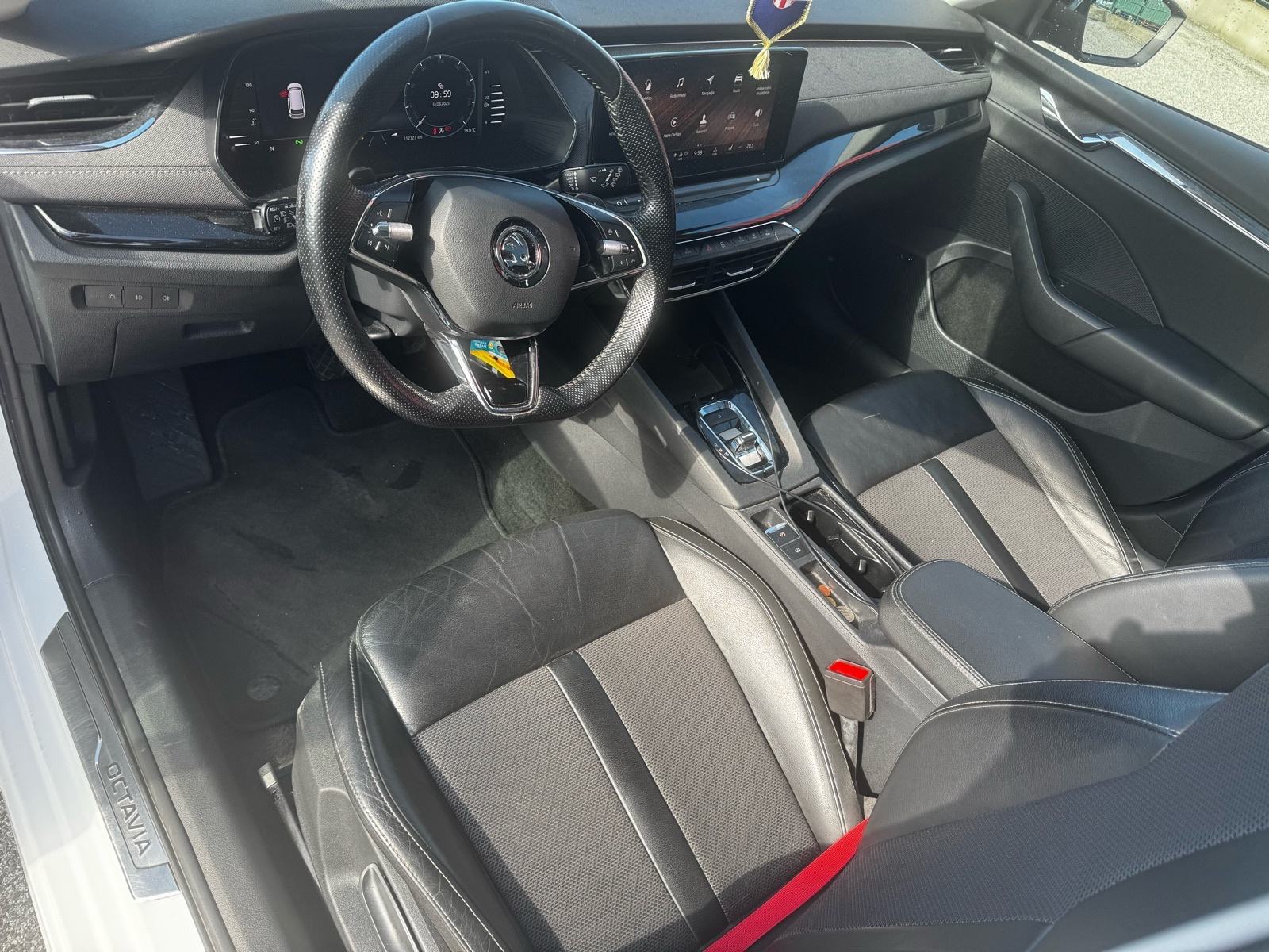 Škoda Octavia Combi 2,0 TDI automatik, fotografija 13