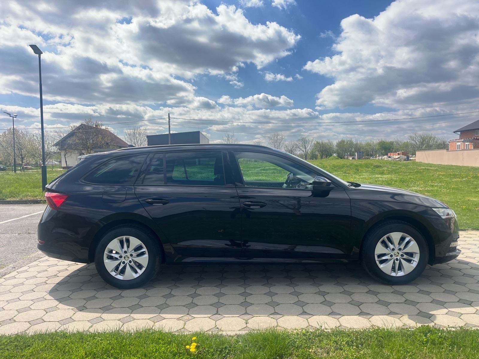 Škoda Octavia Combi 2,0 TDI automatik, fotografija 2