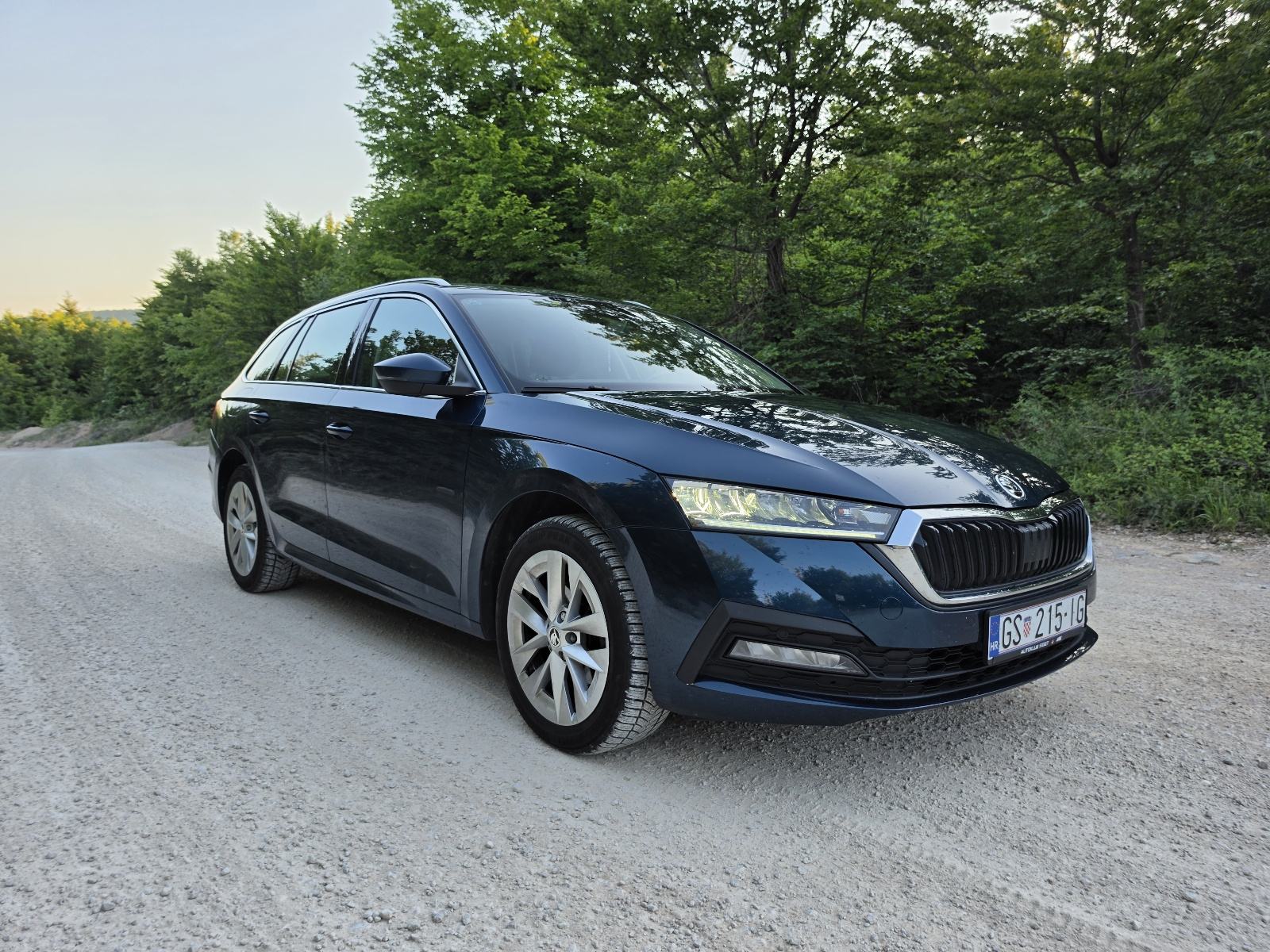 Škoda Octavia Combi 2,0 TDI automatik, fotografija 2