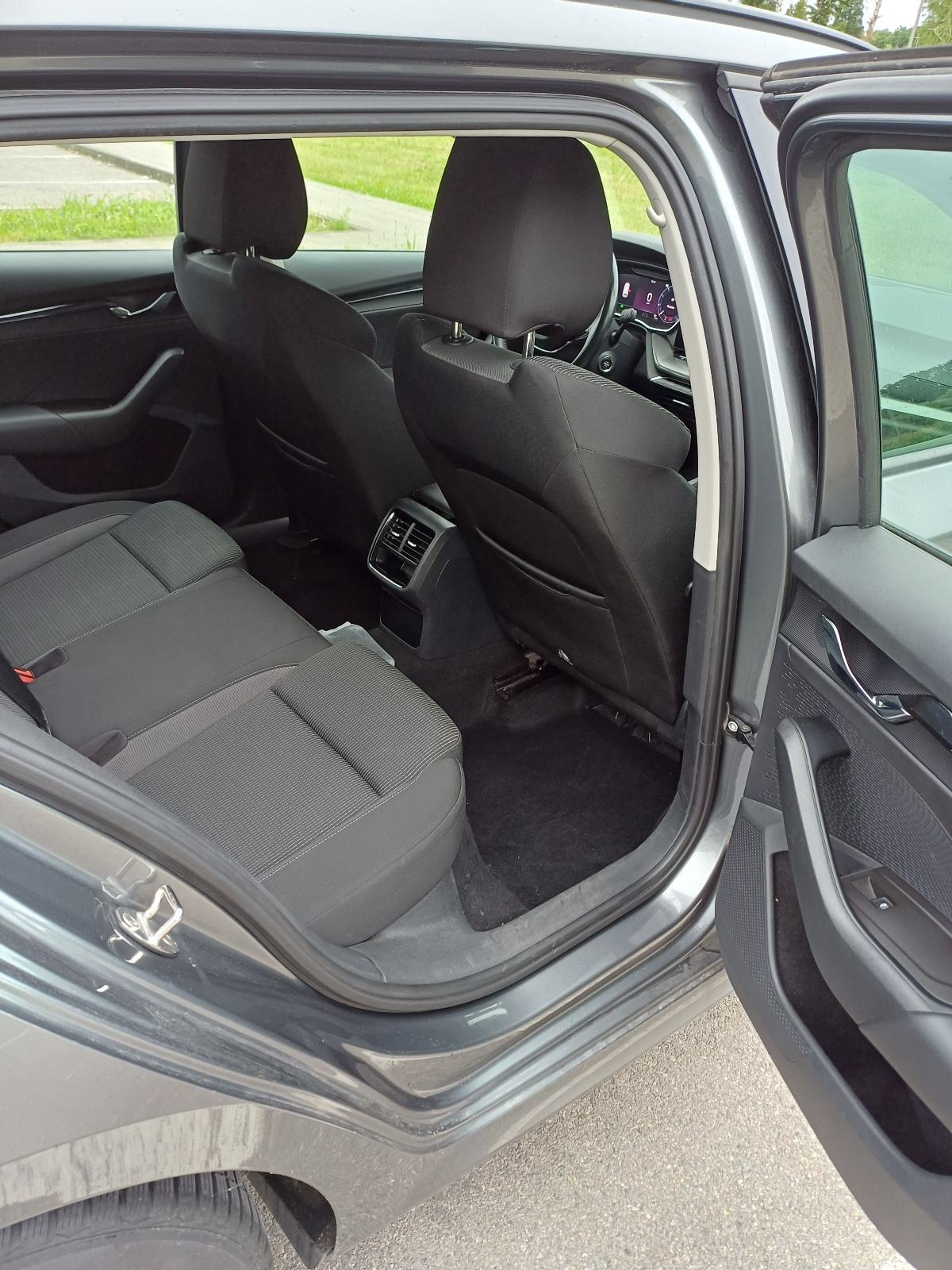 Škoda Octavia Combi 2,0 TDI automatik, fotografija 9