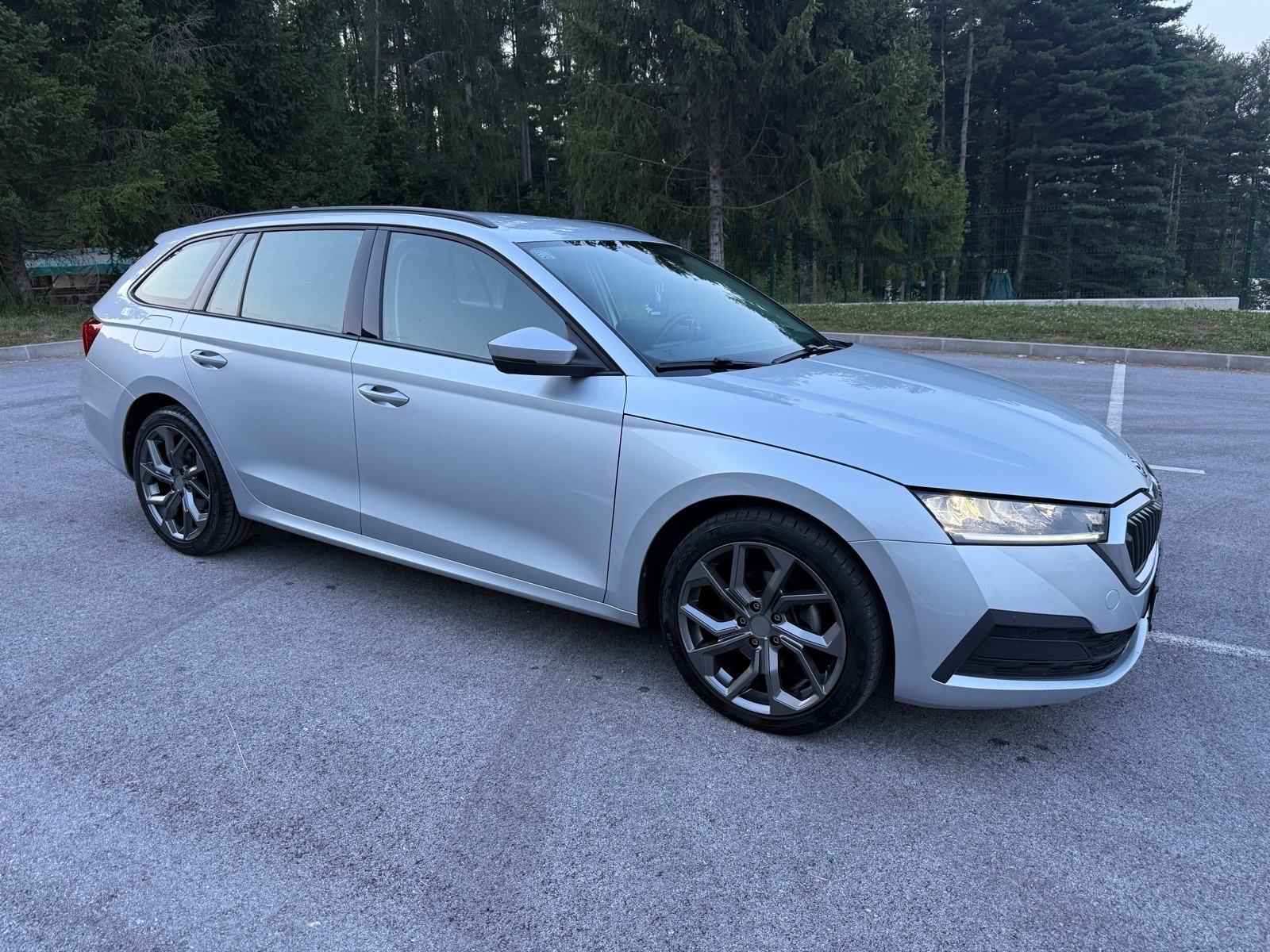 Škoda Octavia Combi 2,0 TDI automatik, fotografija 1