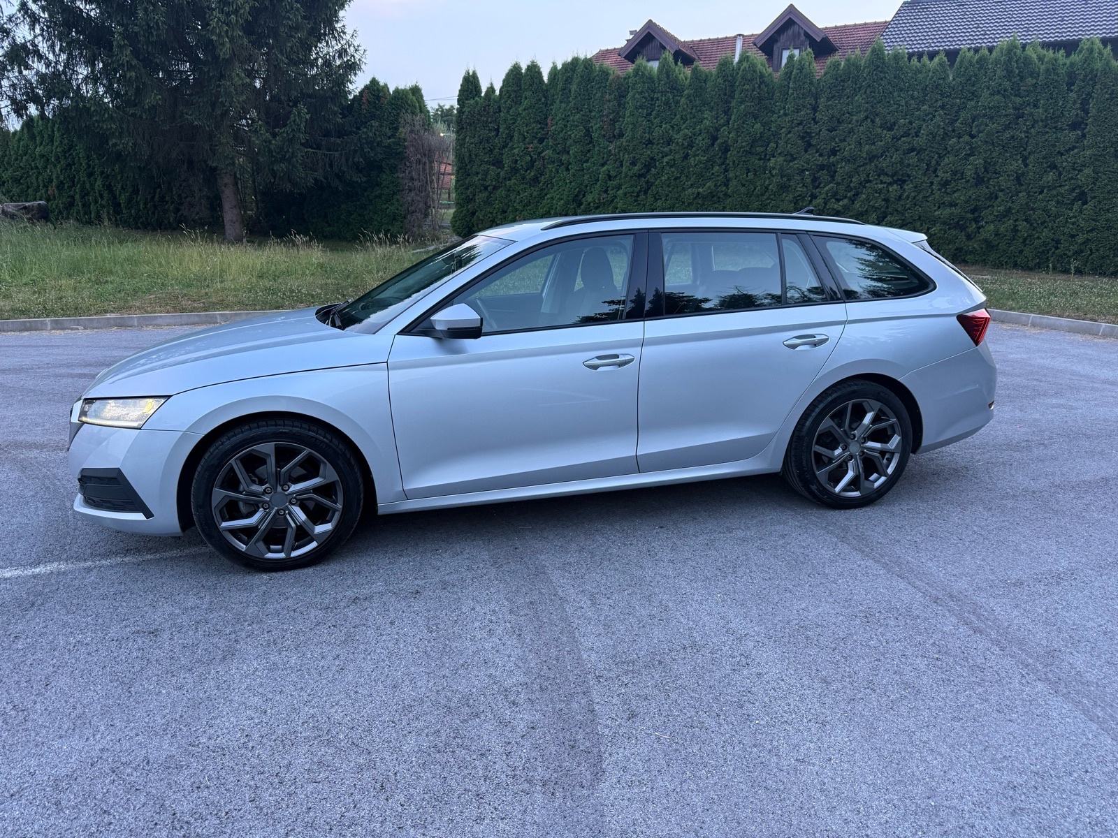 Škoda Octavia Combi 2,0 TDI automatik, fotografija 5