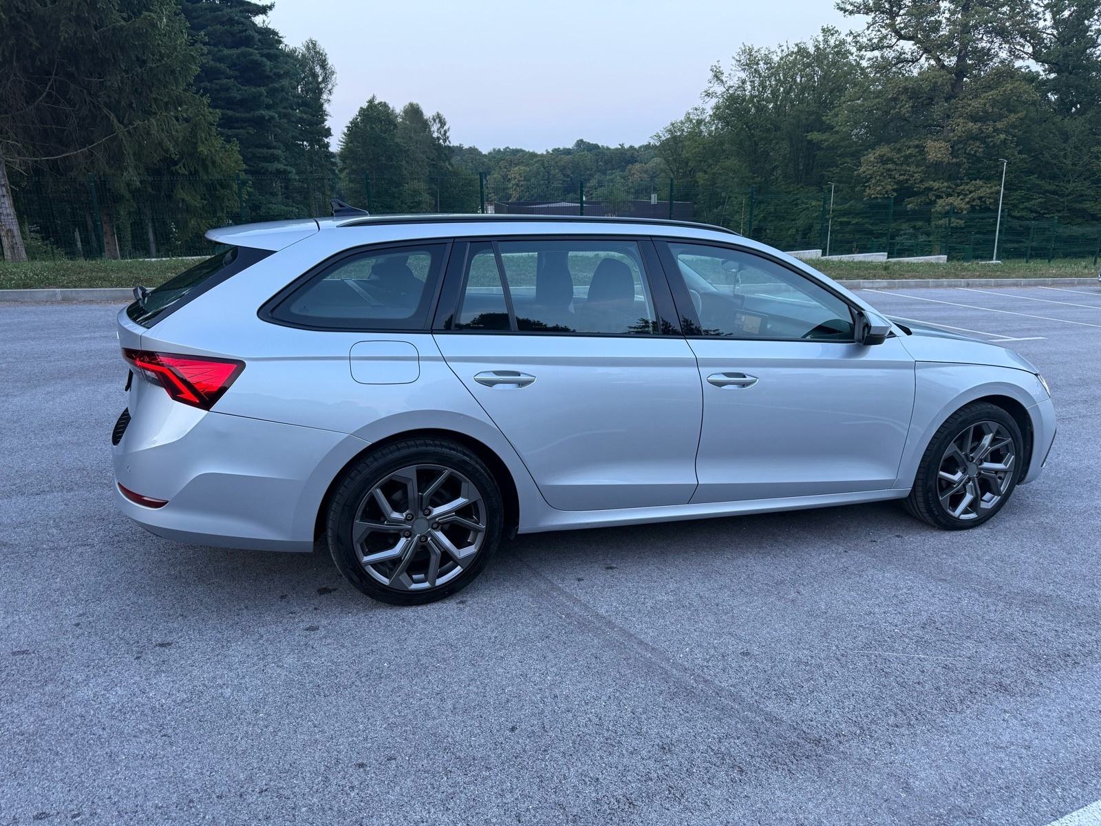 Škoda Octavia Combi 2,0 TDI automatik, fotografija 2