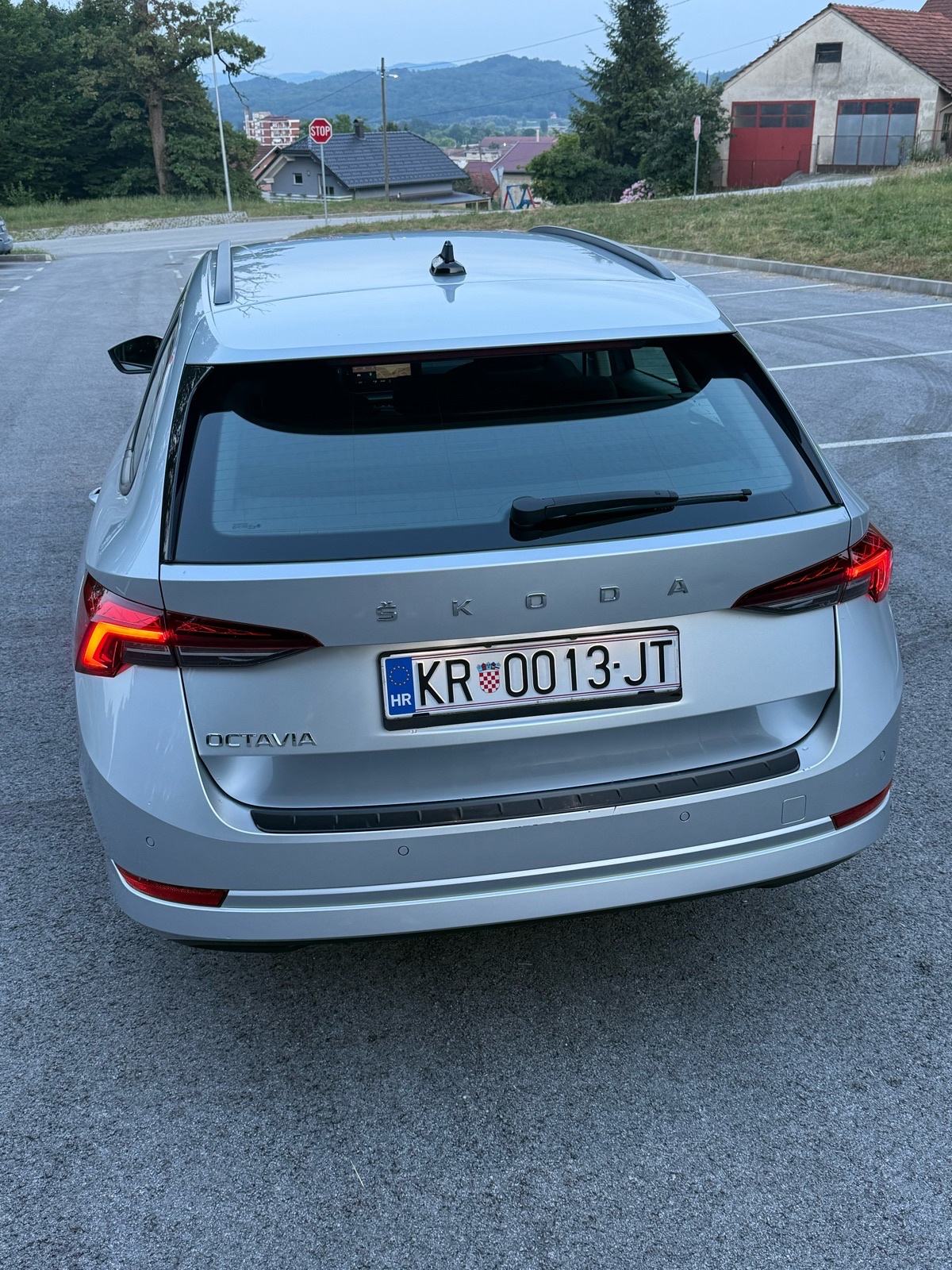 Škoda Octavia Combi 2,0 TDI automatik, fotografija 3