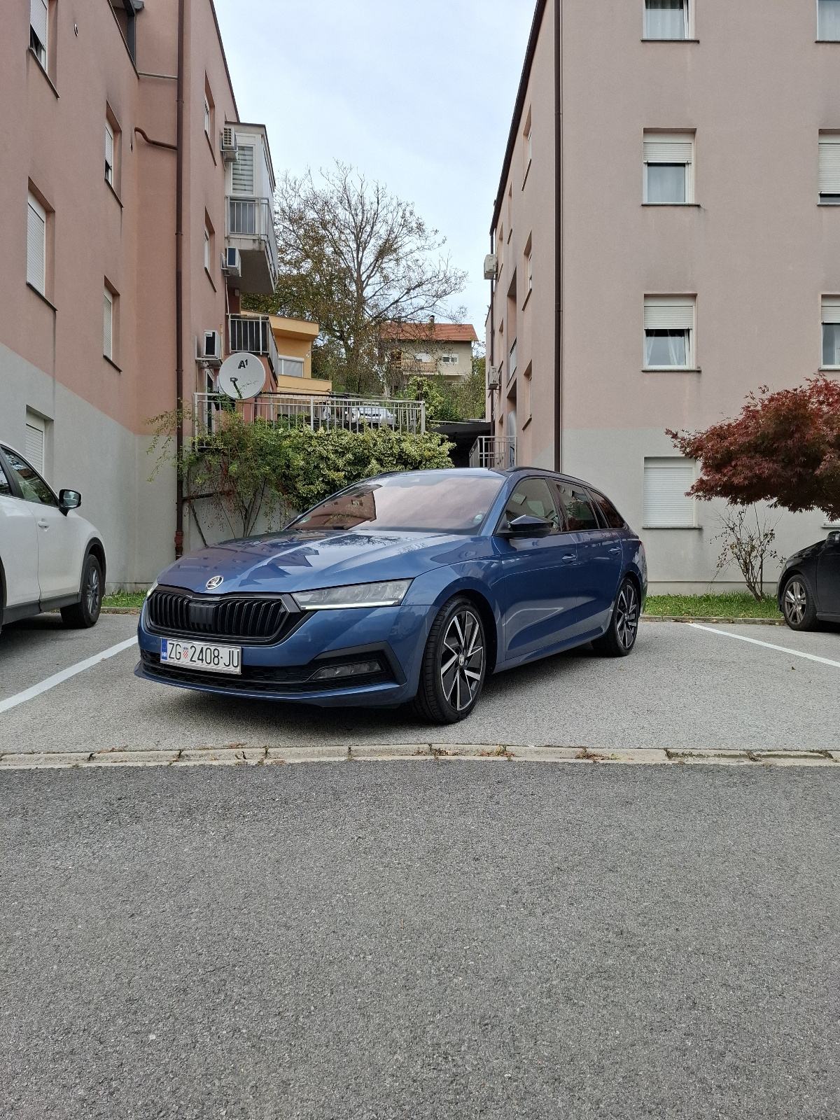 Škoda Octavia Combi 2,0 TDI automatik, fotografija 2