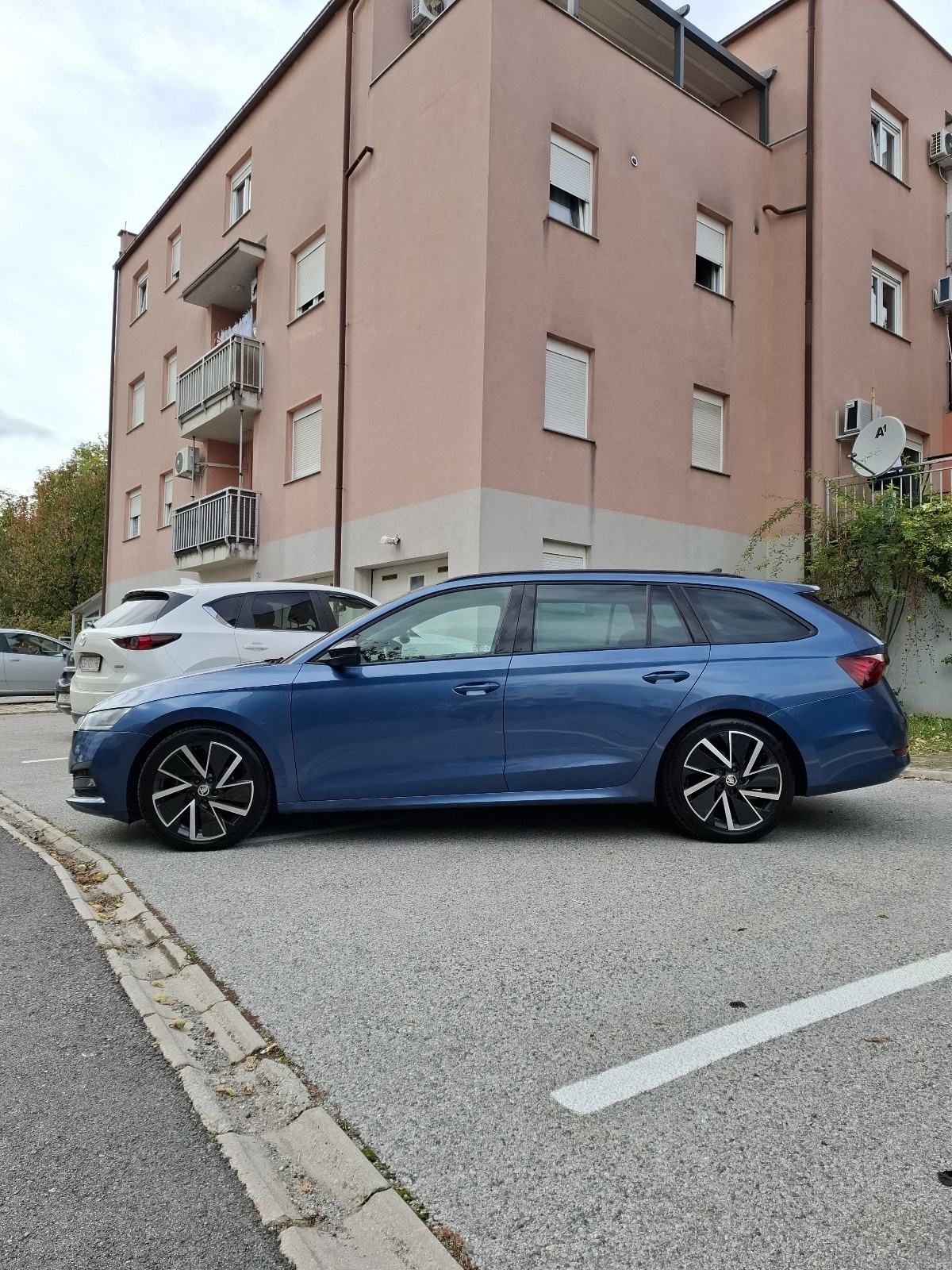Škoda Octavia Combi 2,0 TDI automatik, fotografija 4