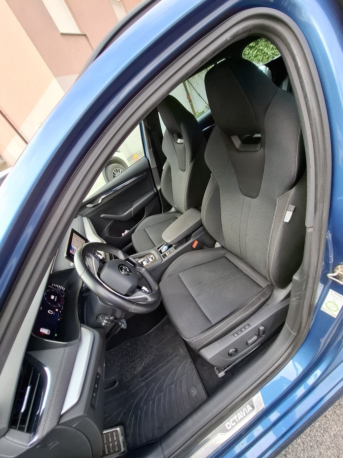 Škoda Octavia Combi 2,0 TDI automatik, fotografija 11