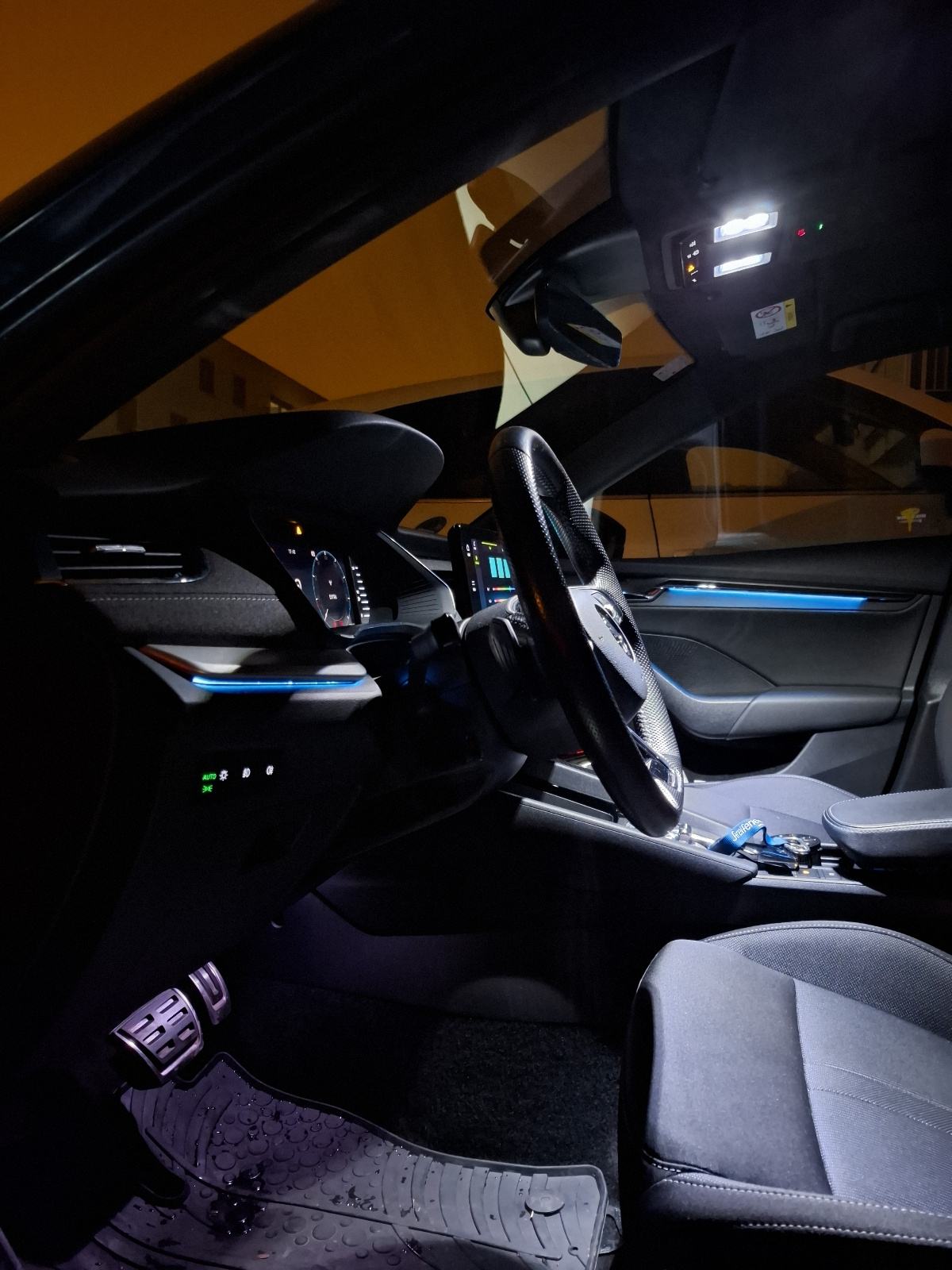 Škoda Octavia Combi 2,0 TDI automatik, fotografija 15