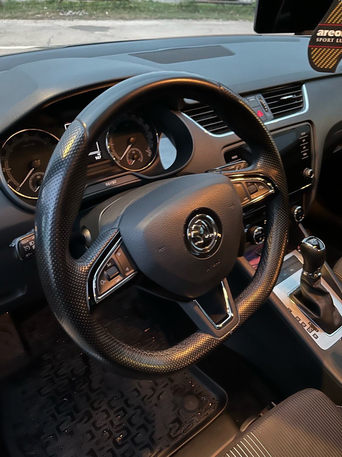 Škoda Octavia Combi 2,0 TDI automatik, fotografija 8