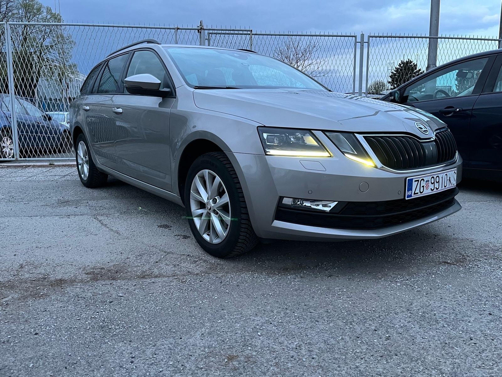 Škoda Octavia Combi 2,0 TDI automatik, fotografija 4