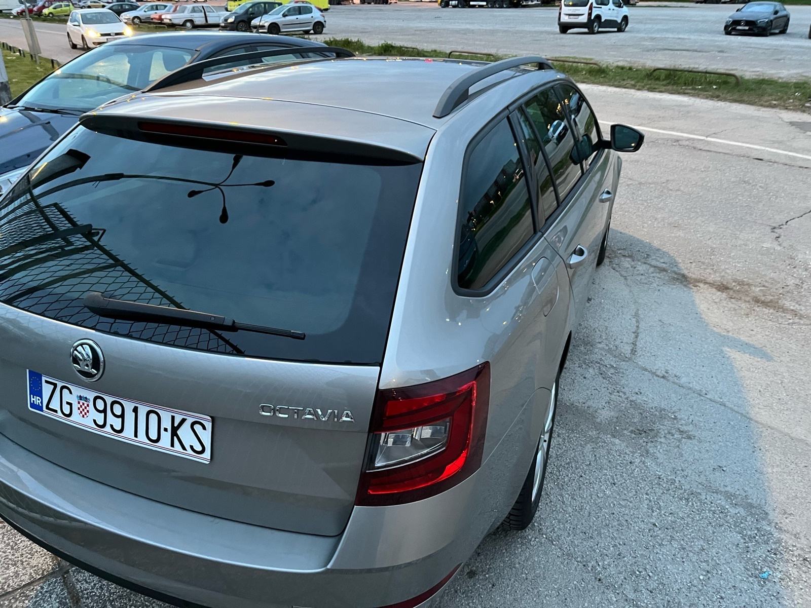 Škoda Octavia Combi 2,0 TDI automatik, fotografija 5
