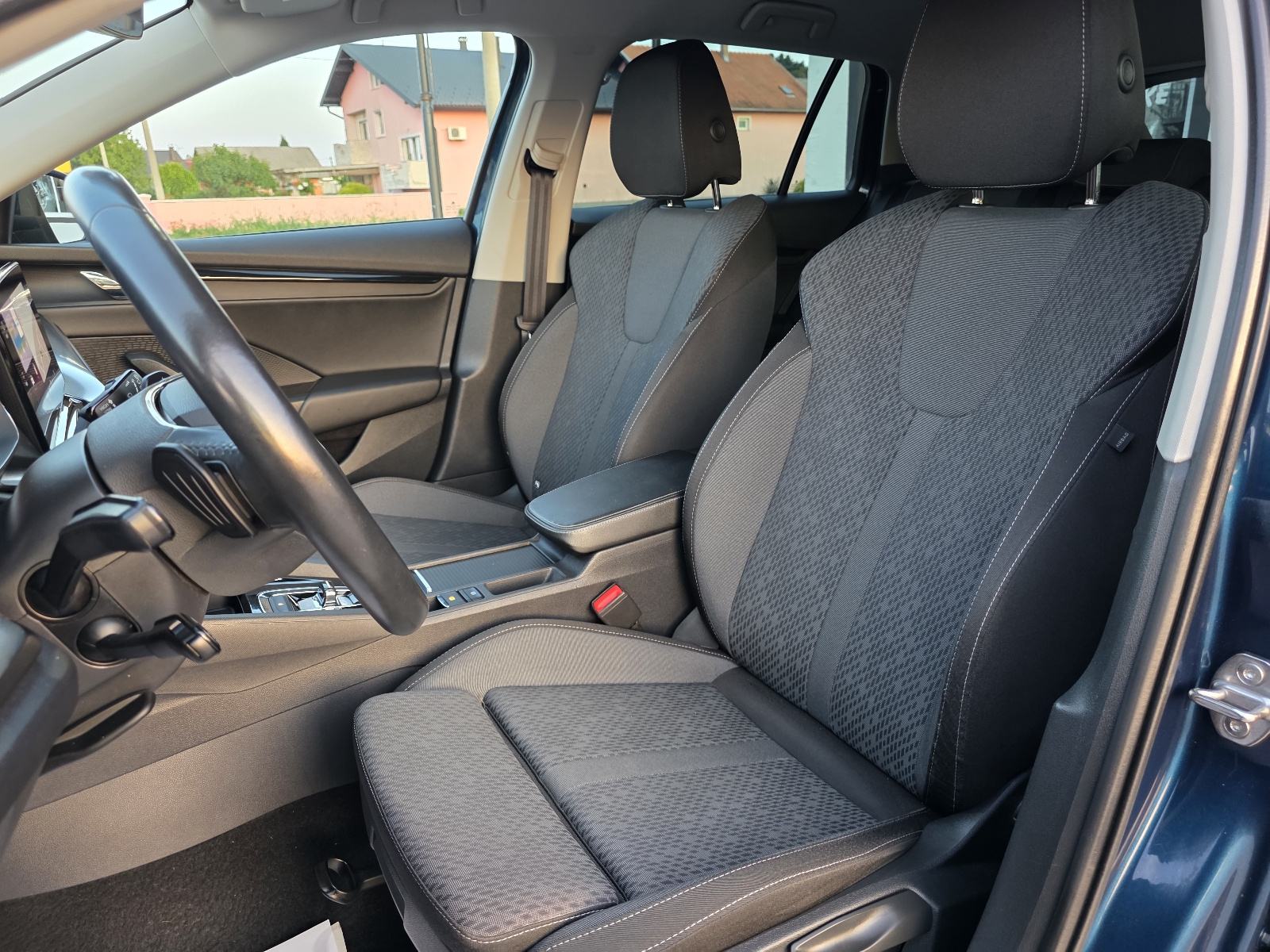 Škoda Octavia Combi 2,0 TDI automatik,110kw,FRONT ASSIST,NAVI,TEMP, fotografija 11
