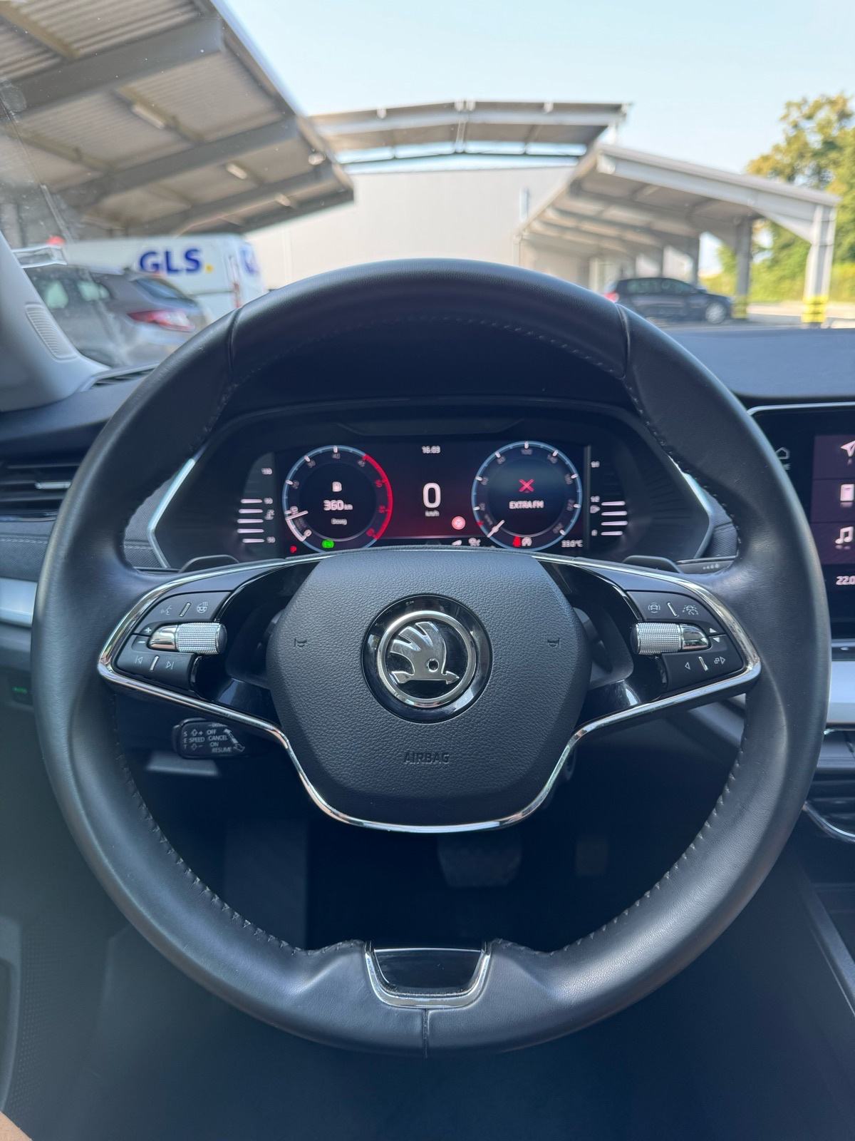 Škoda Octavia Combi 2.0 TDI DSG+F1+MATRIX+ACC+KAMERA+MASAZA, fotografija 12