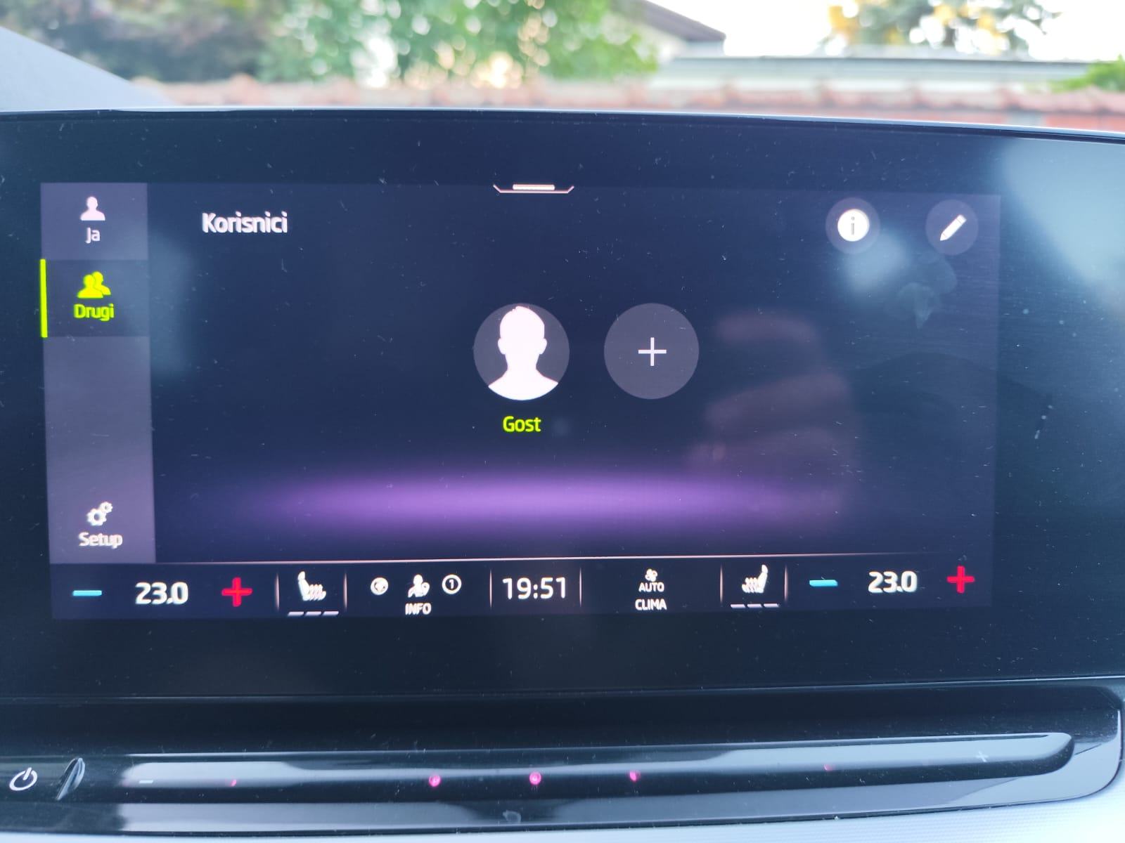 Škoda Octavia Combi 2,0 TDI DSG 2023g **STYLE*VIRTUAL*LED*TOP STANJE**, fotografija 18