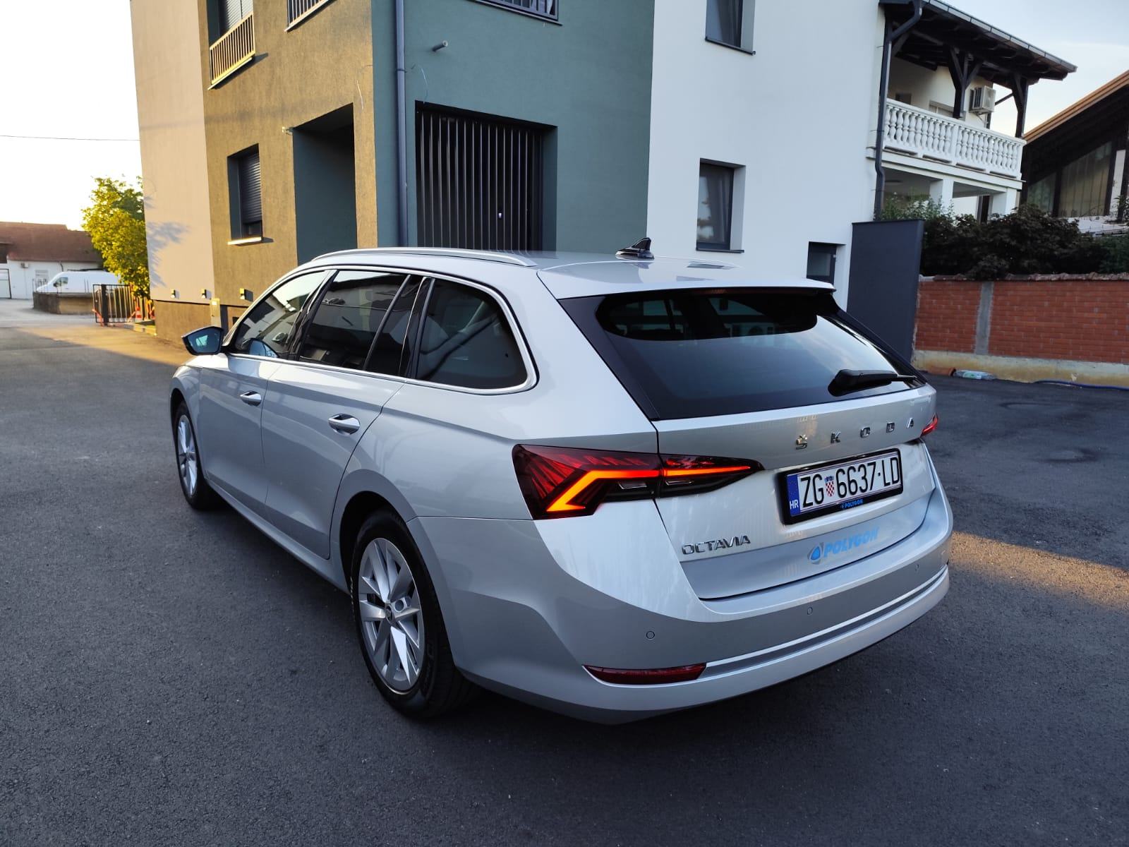 Škoda Octavia Combi 2,0 TDI DSG 2023g **STYLE*VIRTUAL*LED*TOP STANJE**, fotografija 11