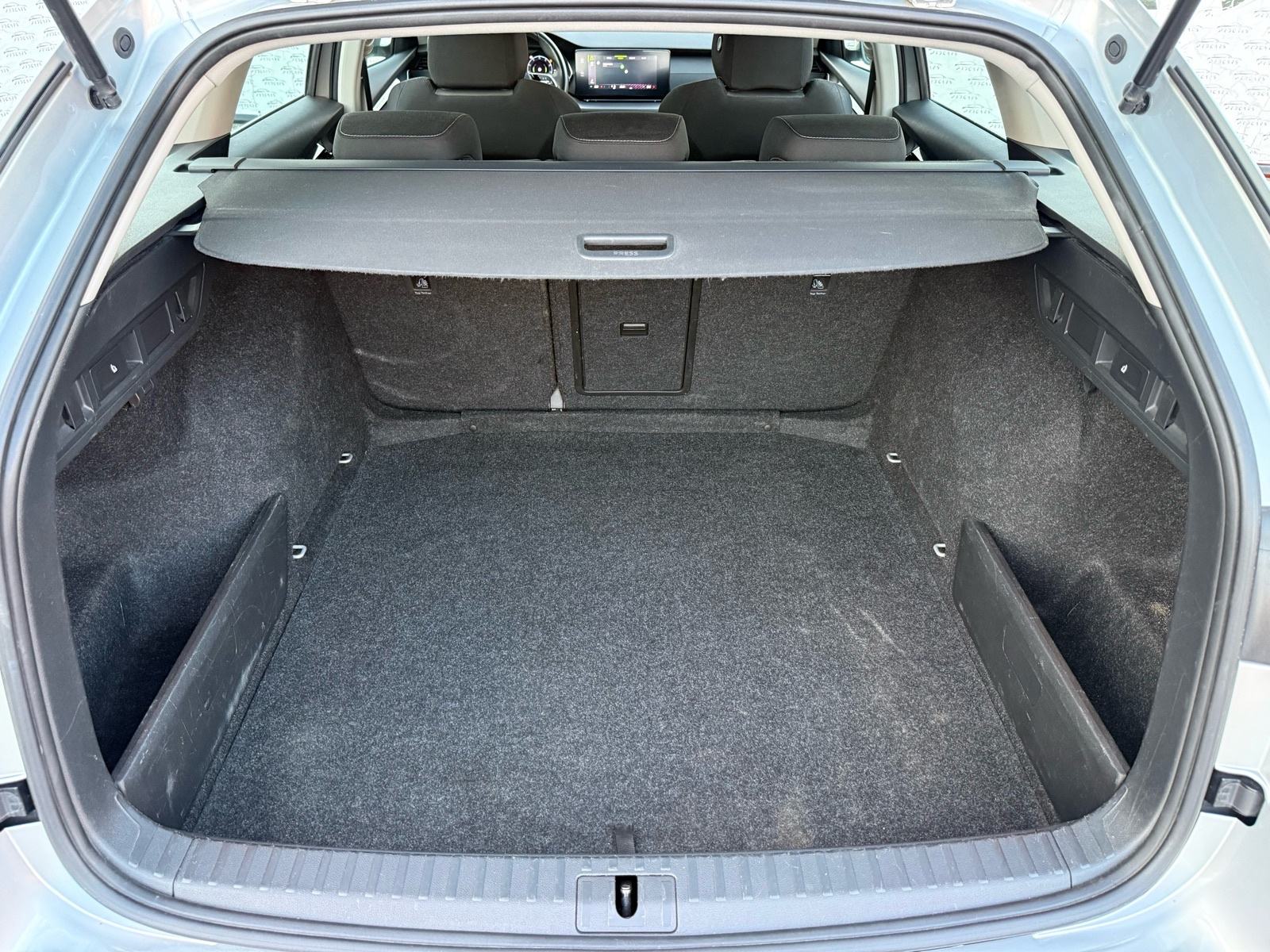 Škoda Octavia Combi 2,0 TDI °STYLE°ALU 16°VIRTUAL°NAVIGACIJA°, fotografija 19
