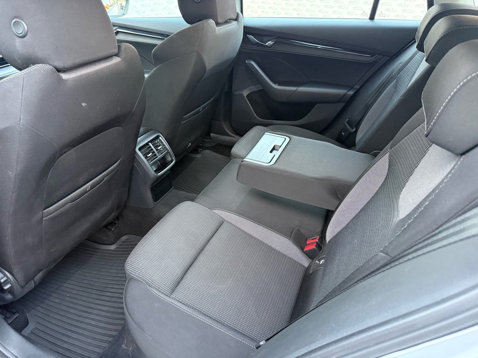 Škoda Octavia Combi 2,0 TDI °STYLE°ALU 16°VIRTUAL°NAVIGACIJA°, fotografija 16