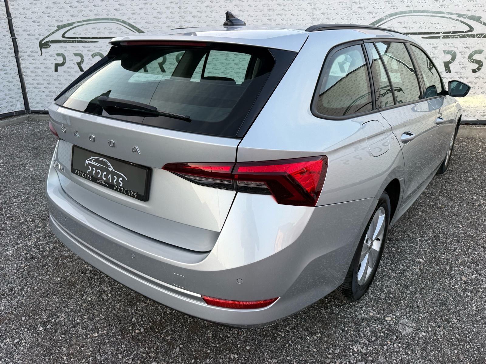 Škoda Octavia Combi 2,0 TDI °STYLE°ALU 16°VIRTUAL°NAVIGACIJA°, fotografija 4