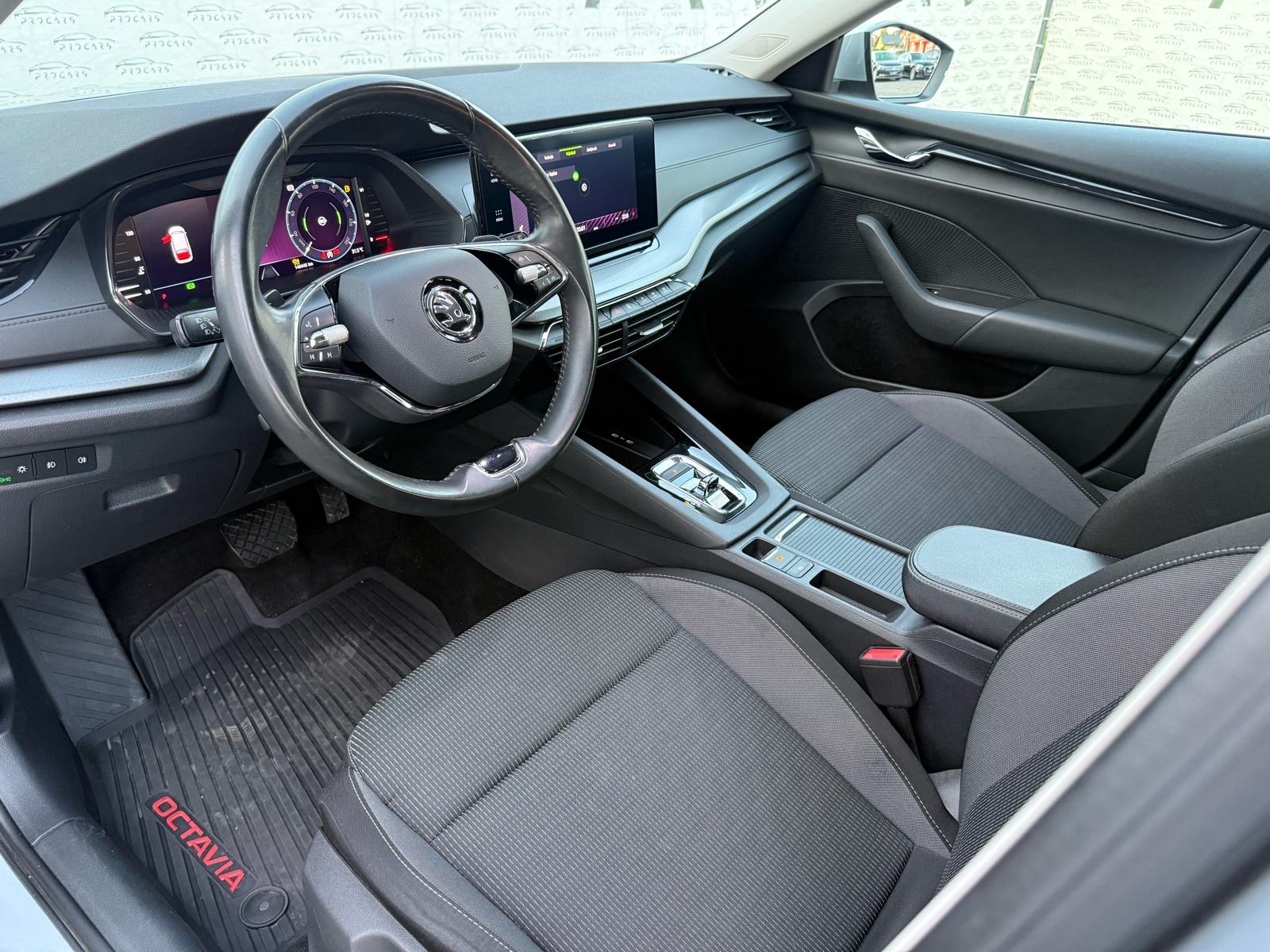 Škoda Octavia Combi 2,0 TDI °STYLE°ALU 16°VIRTUAL°NAVIGACIJA°, fotografija 8