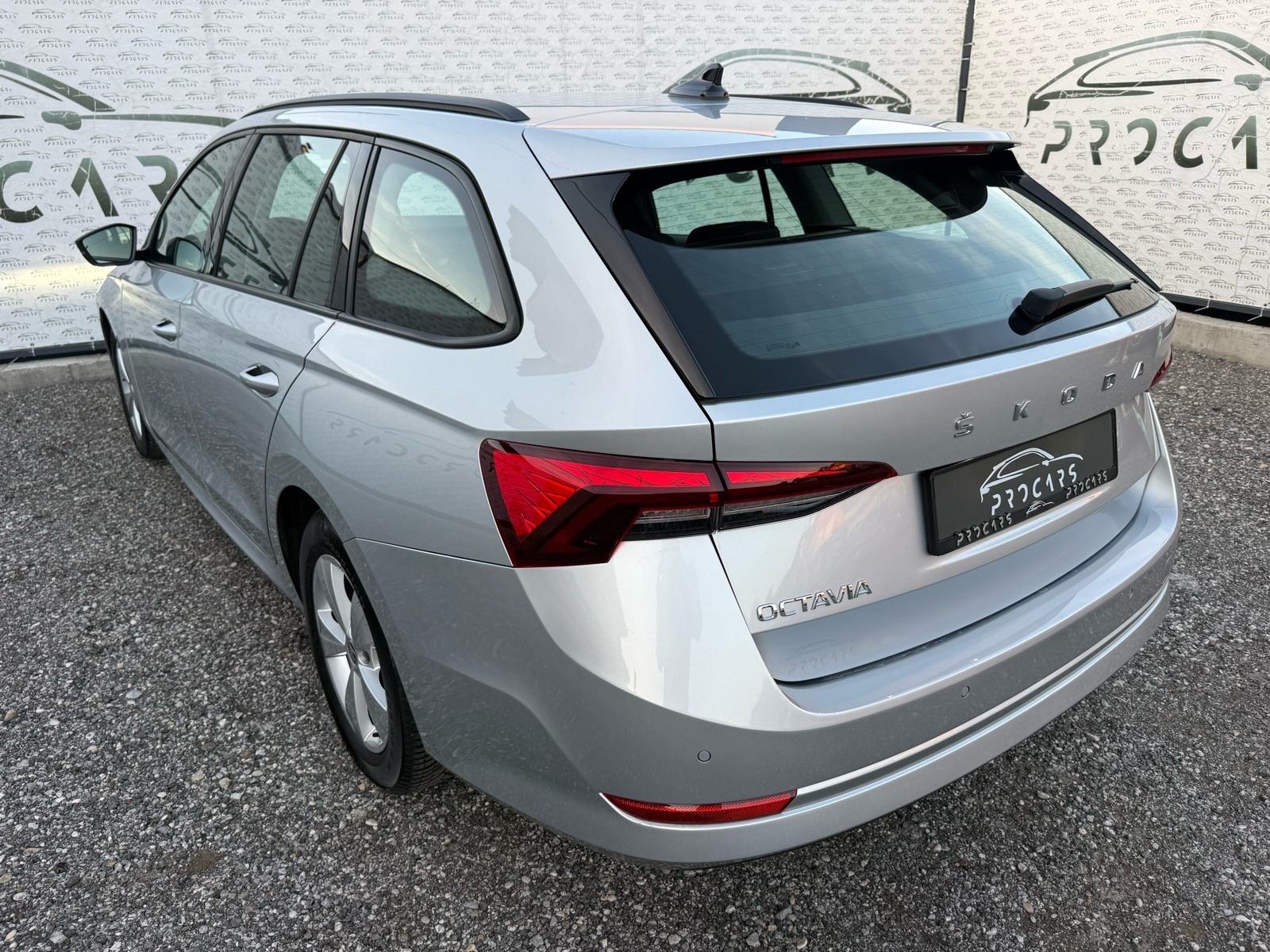 Škoda Octavia Combi 2,0 TDI °STYLE°ALU 16°VIRTUAL°NAVIGACIJA°, fotografija 5