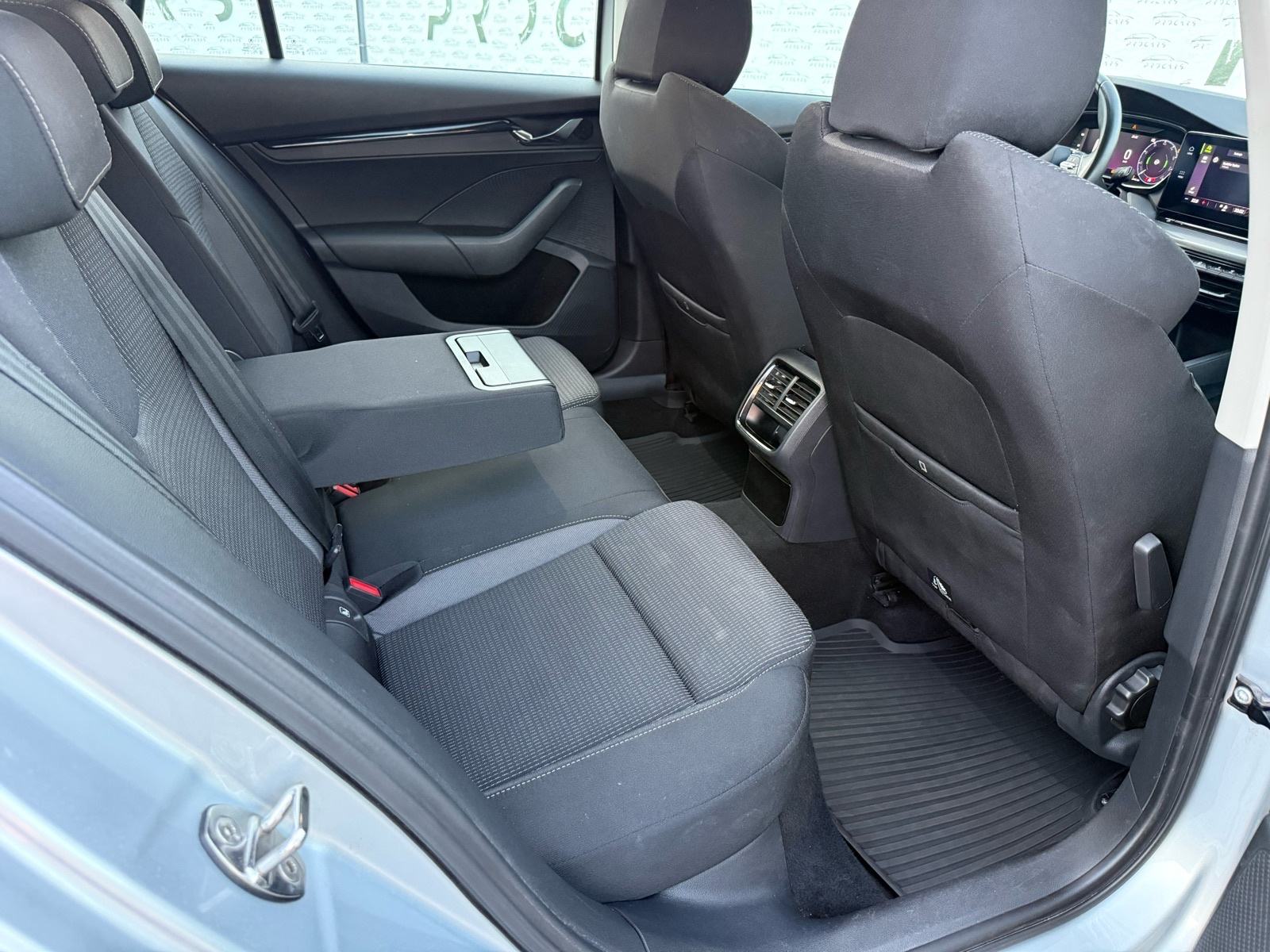Škoda Octavia Combi 2,0 TDI °STYLE°ALU 16°VIRTUAL°NAVIGACIJA°, fotografija 17