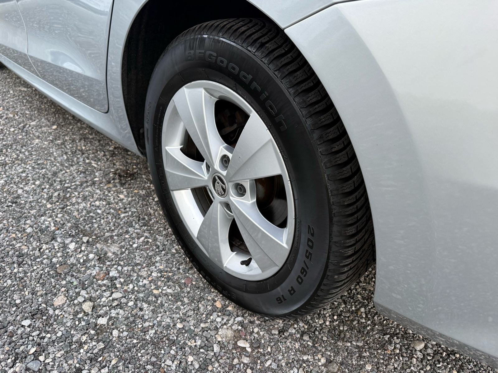 Škoda Octavia Combi 2,0 TDI °STYLE°ALU 16°VIRTUAL°NAVIGACIJA°, fotografija 18