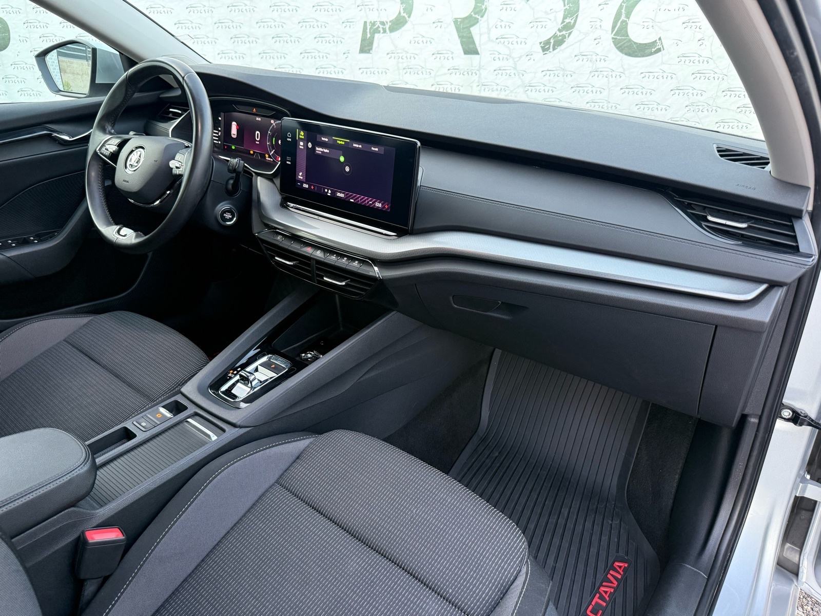 Škoda Octavia Combi 2,0 TDI °STYLE°ALU 16°VIRTUAL°NAVIGACIJA°, fotografija 10
