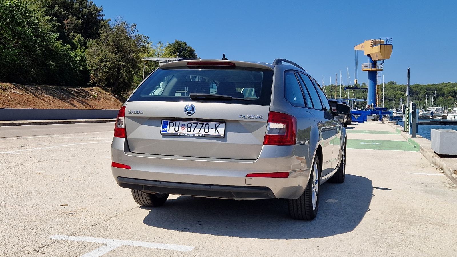 Škoda Octavia Combi 2,0 TDI DSG, na tvrtku, sa PDV-om 8100 e, Pula, fotografija 2