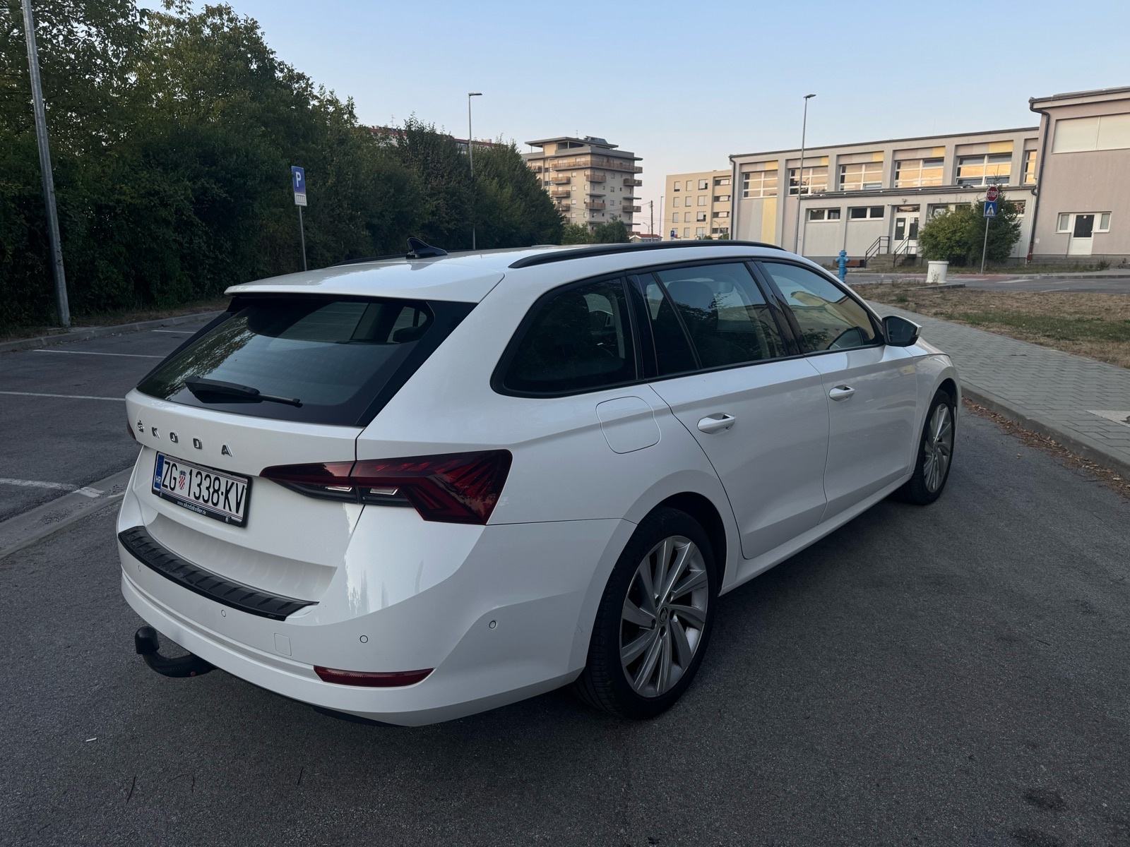 Škoda Octavia Combi 2,0 TDI automatik - bogata oprema, fotografija 5