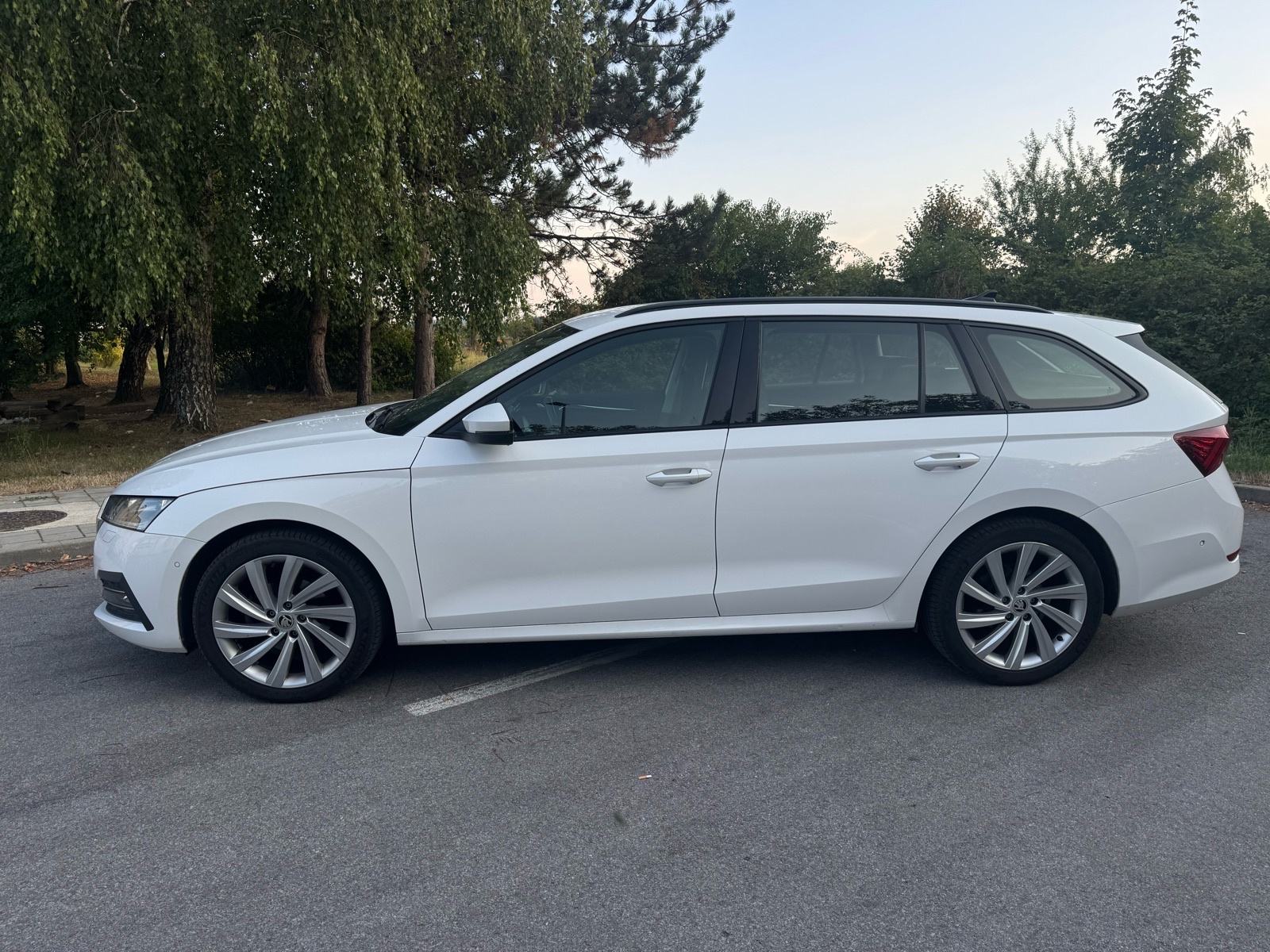 Škoda Octavia Combi 2,0 TDI automatik - bogata oprema, fotografija 2