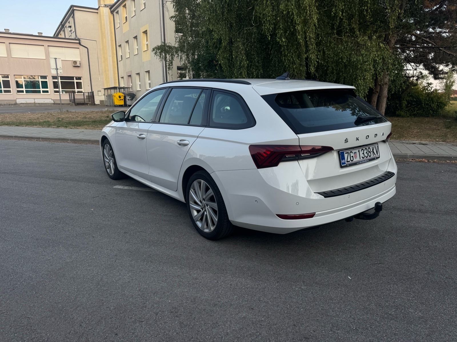 Škoda Octavia Combi 2,0 TDI automatik - bogata oprema, fotografija 3