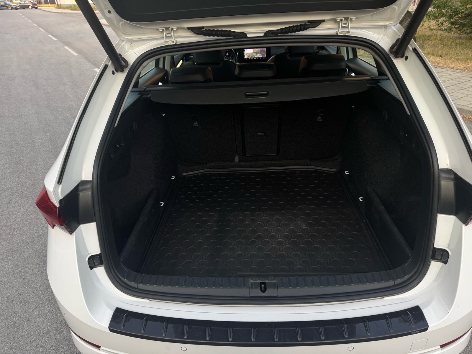Škoda Octavia Combi 2,0 TDI automatik - bogata oprema, fotografija 11