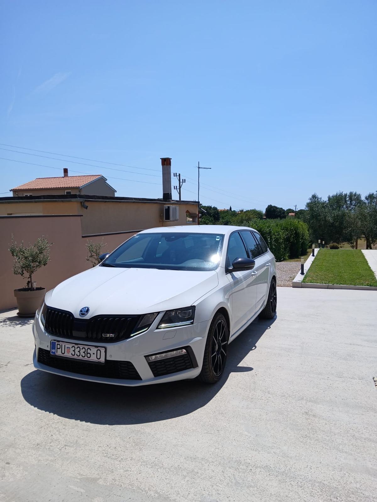 Škoda Octavia Combi 2,0 TDI automatik, fotografija 2