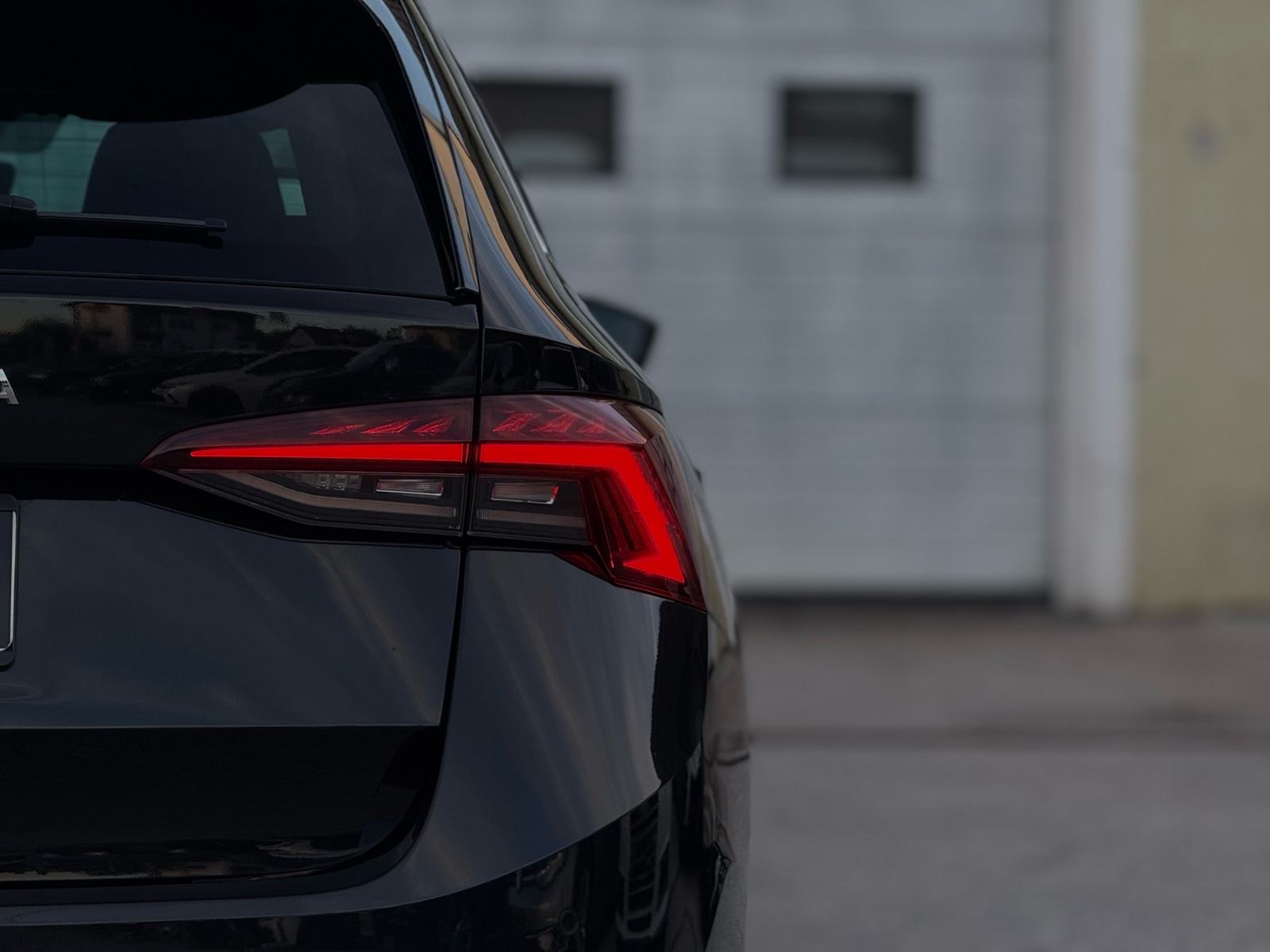 Škoda Octavia Combi 2,0 TDI *AUTOMATIK*VIRTUAL*NAVI*RADARI*VEL.SERVIS, fotografija 11